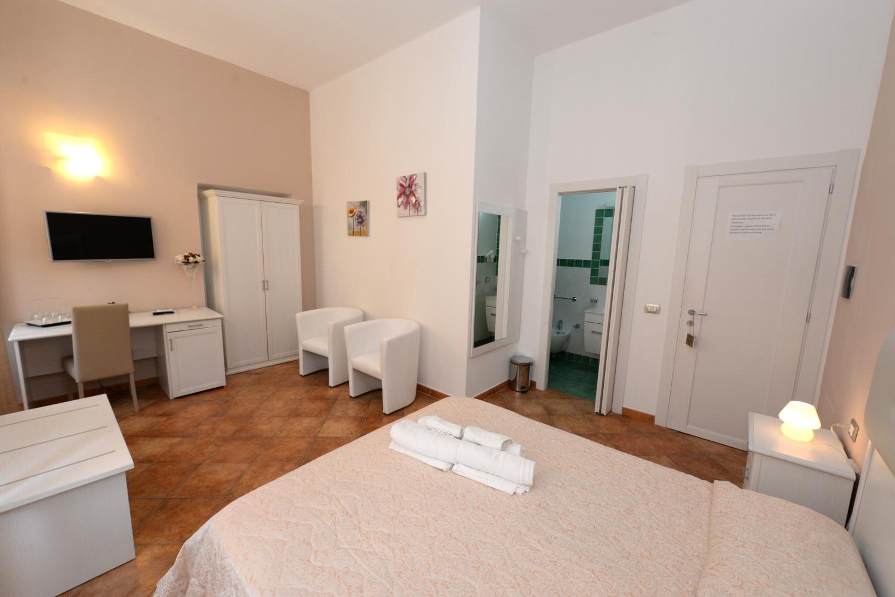 Suite with Balcony photo 1