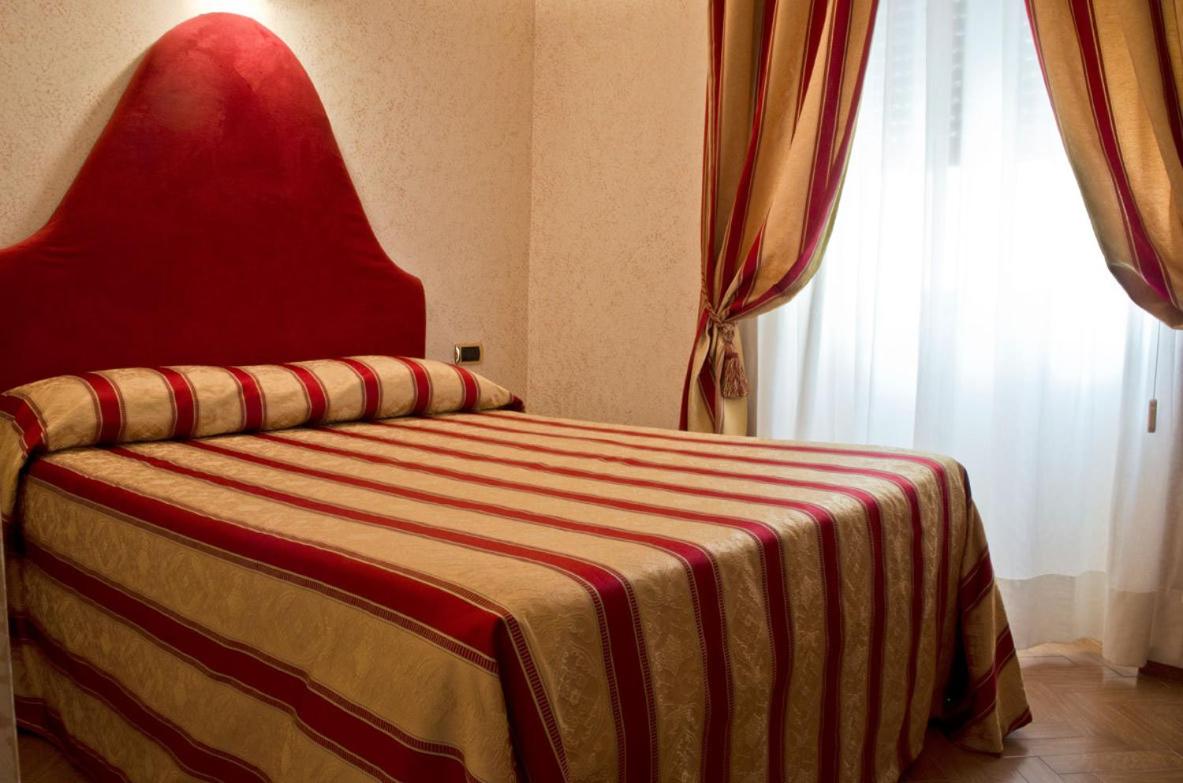 Economy Double Room photo 2