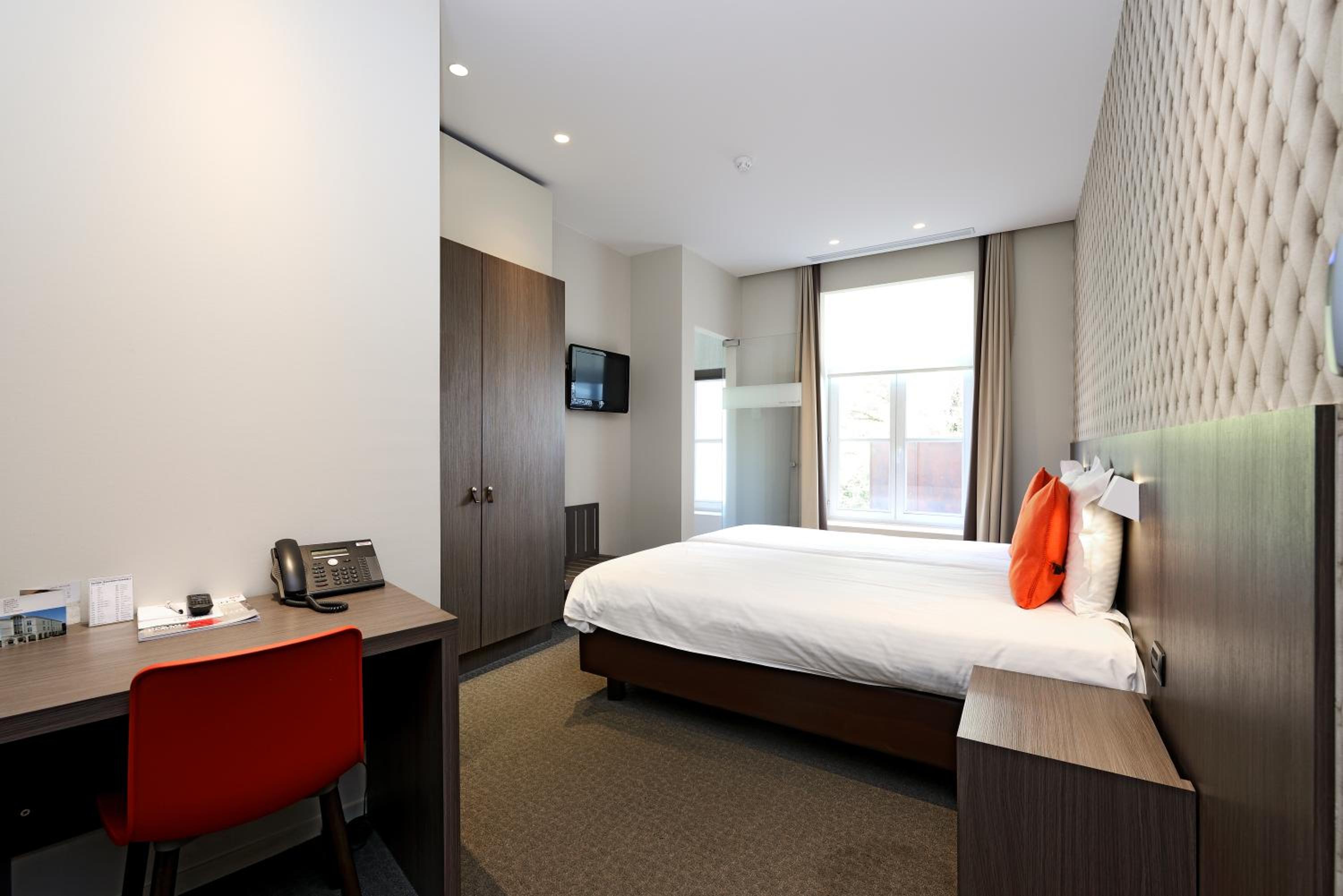 Twin Room - Photo 1