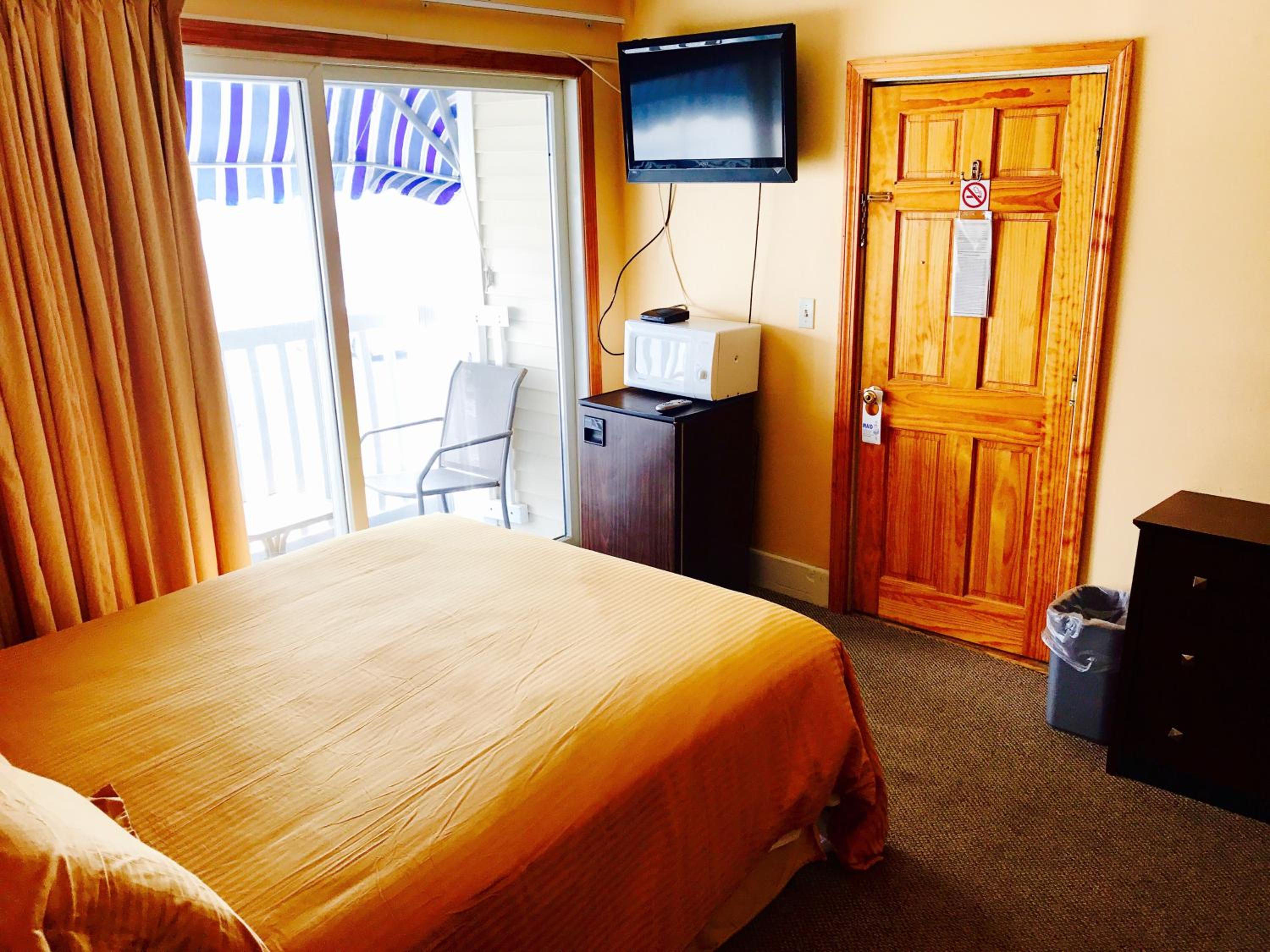 Queen Room with Sofa Bed and Sea View photo 3