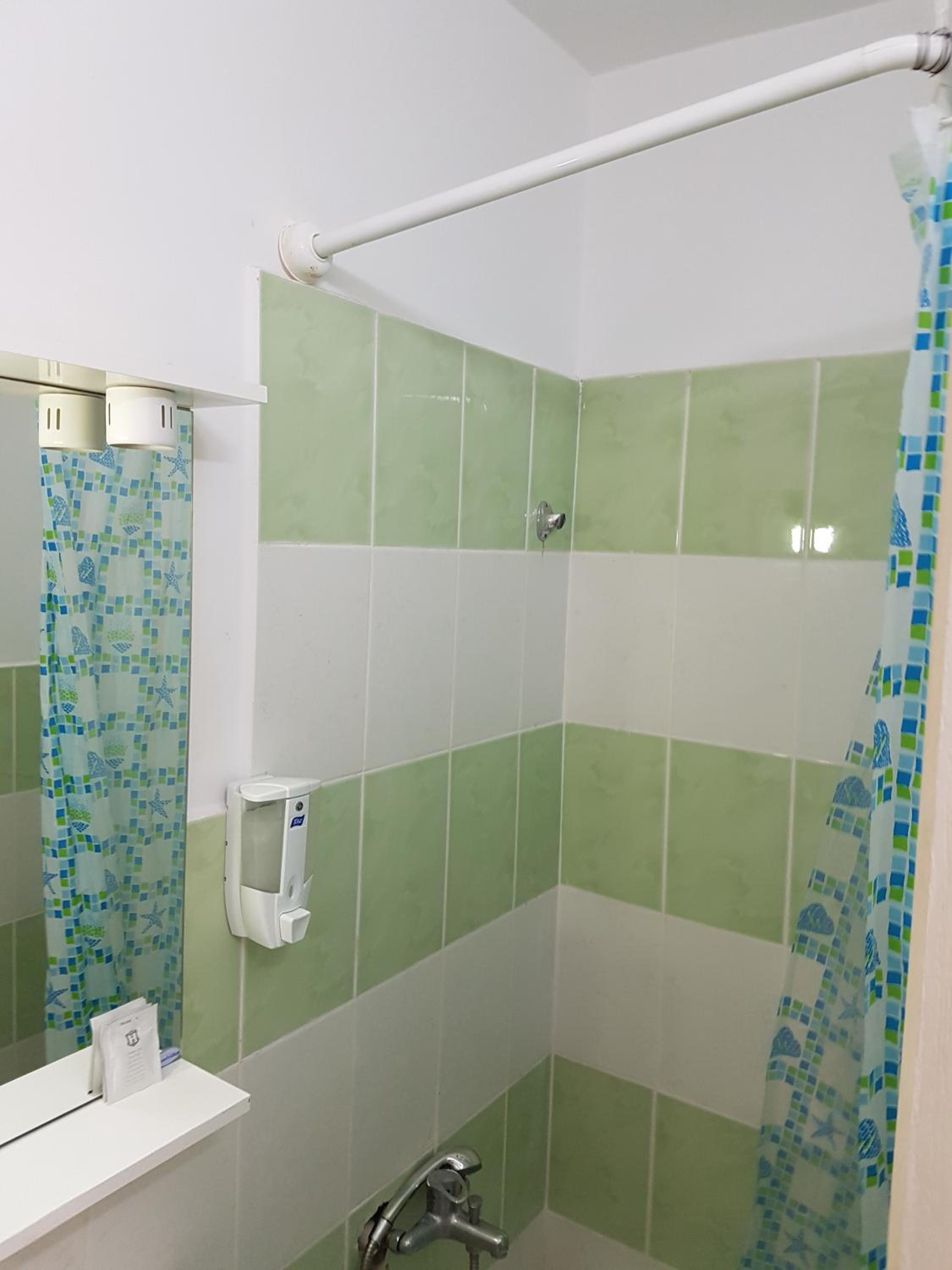 Twin Room with Private Bathroom photo 2