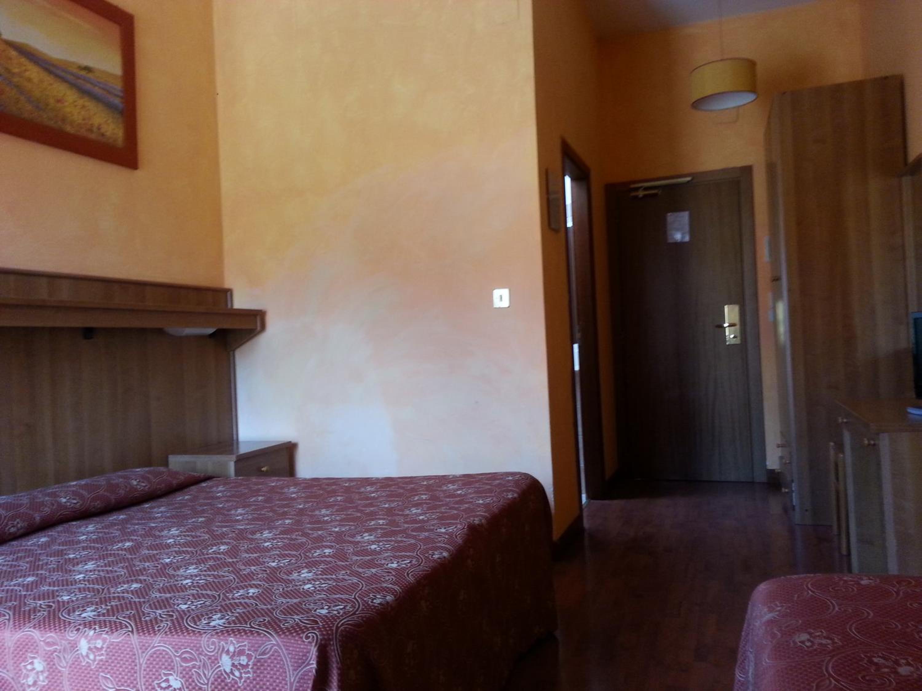 Triple Room - Photo 2
