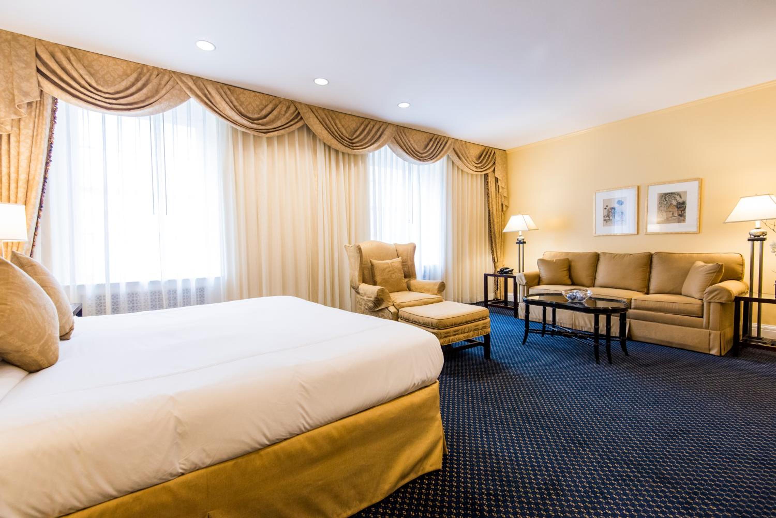 Deluxe King Suite