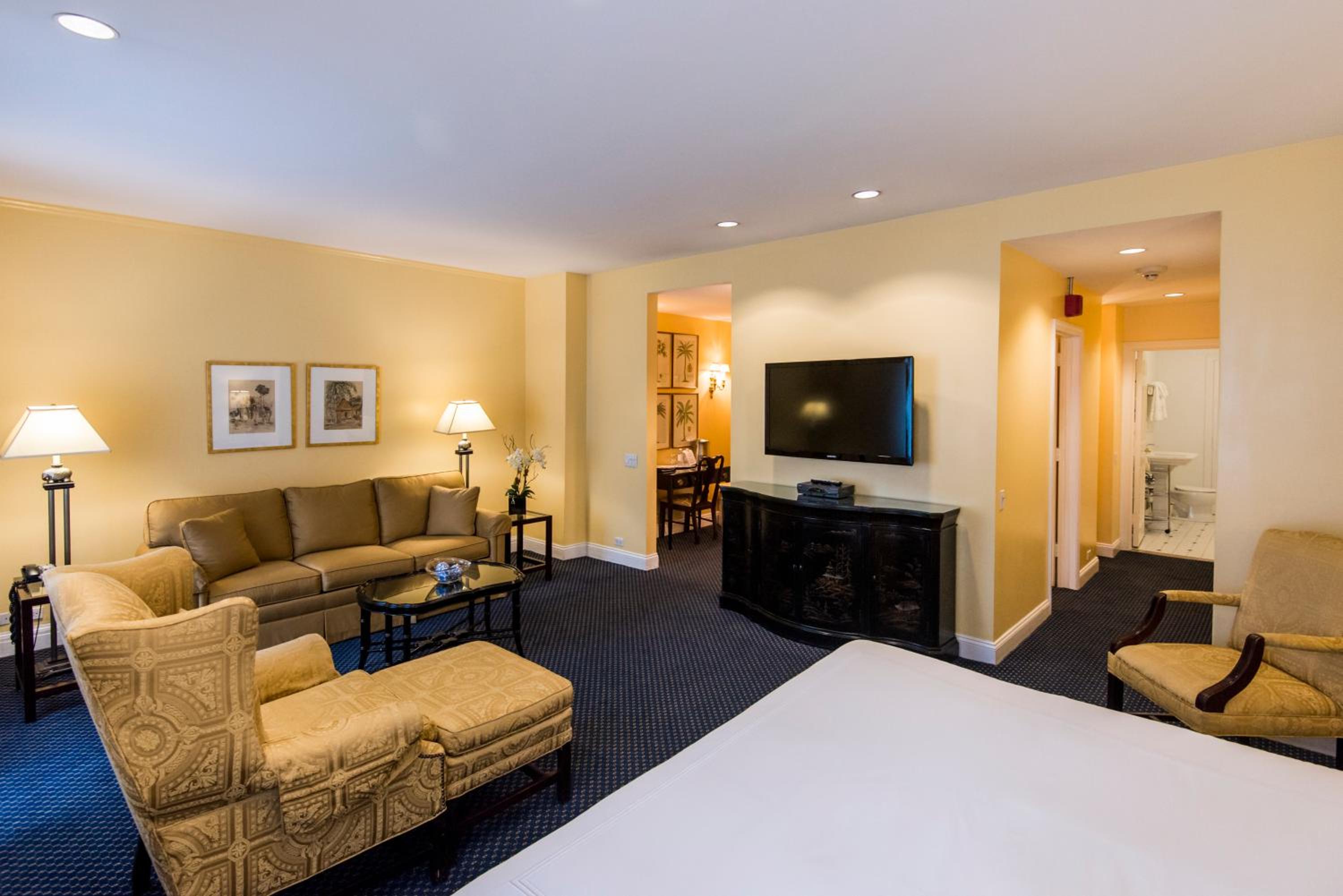 Deluxe King Suite
