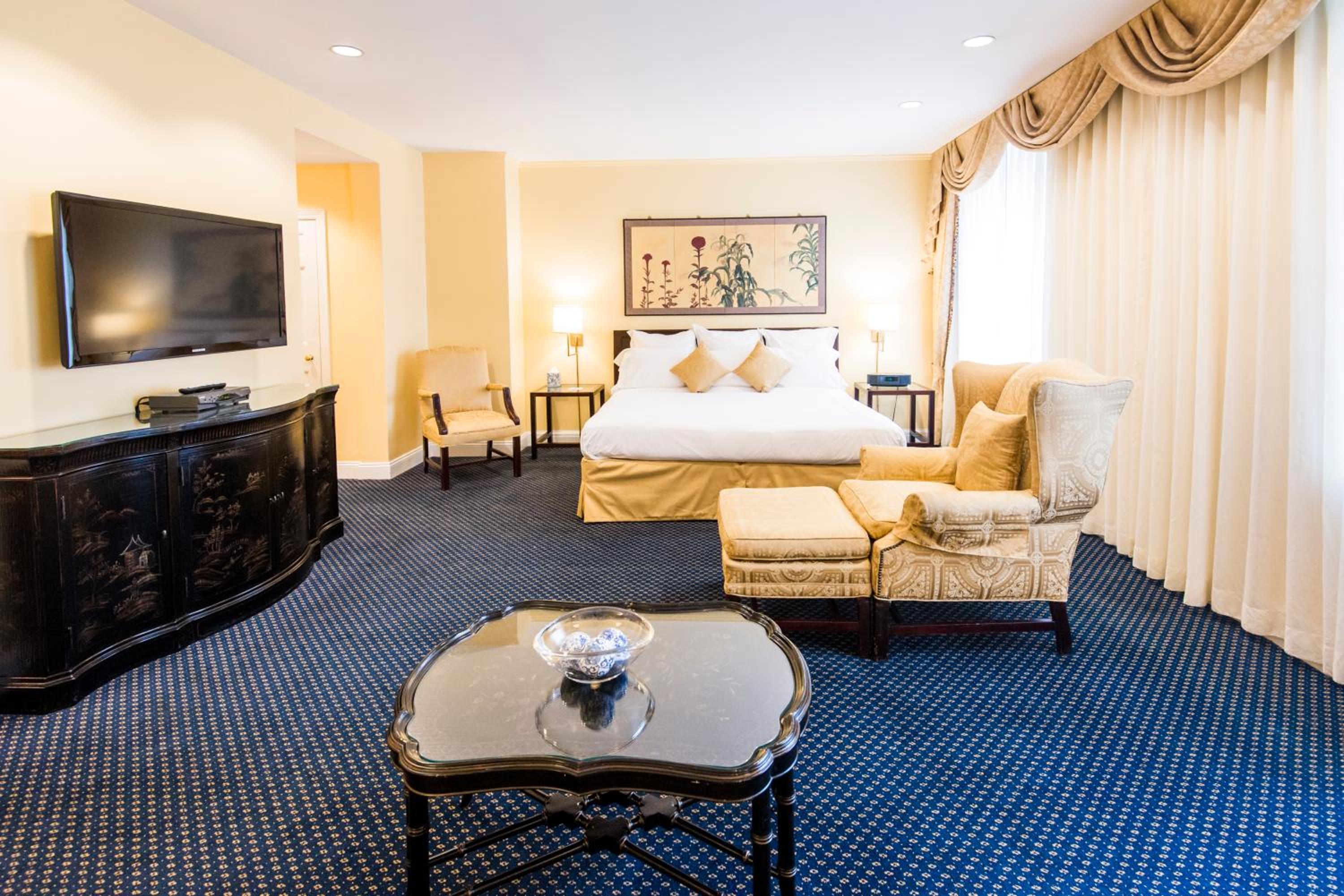 Deluxe King Suite
