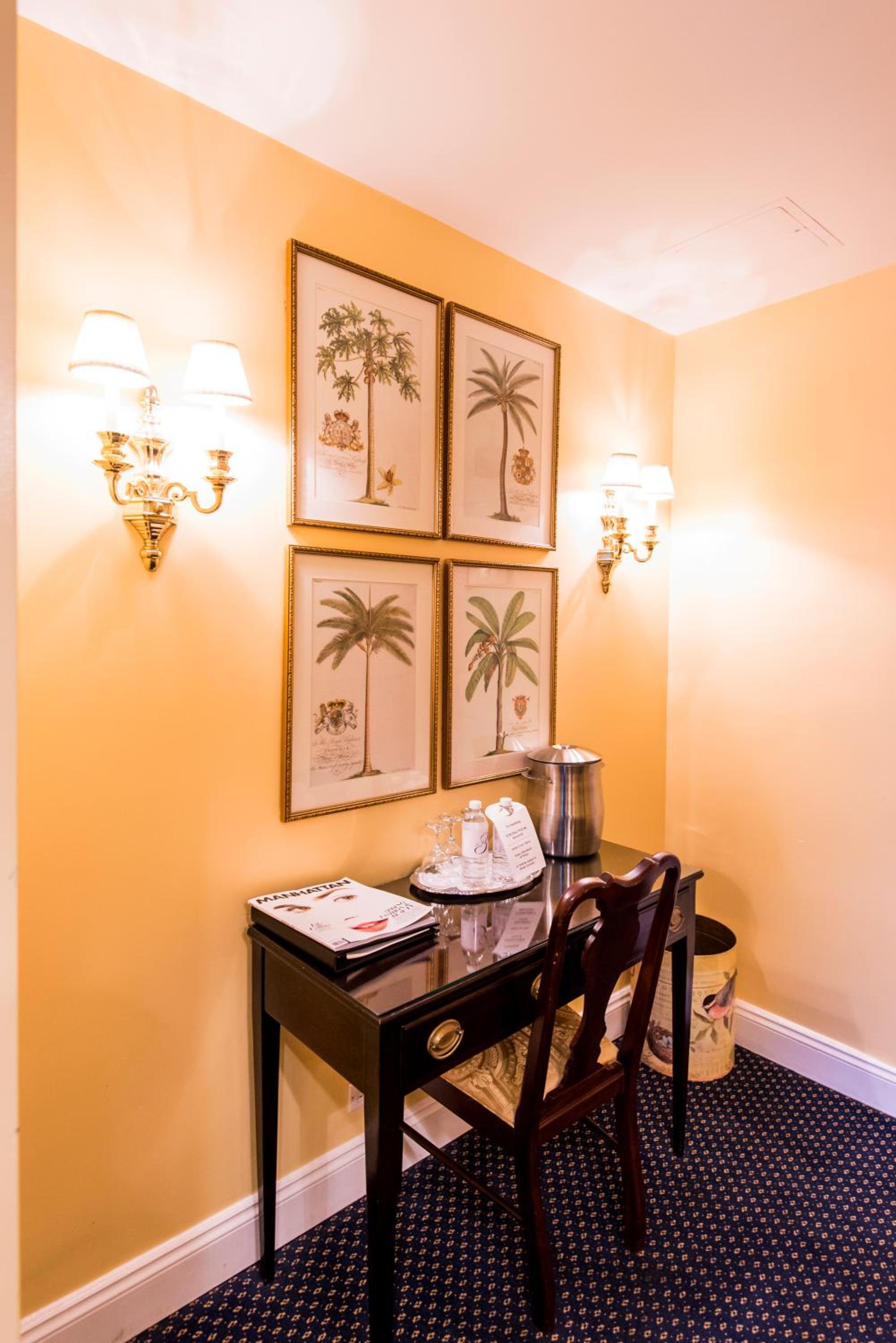 Deluxe King Suite