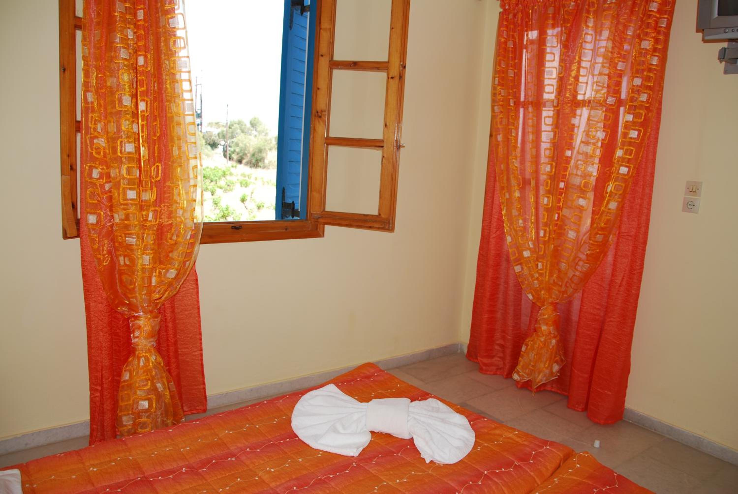 Triple Room with Sea View - Photo 2
