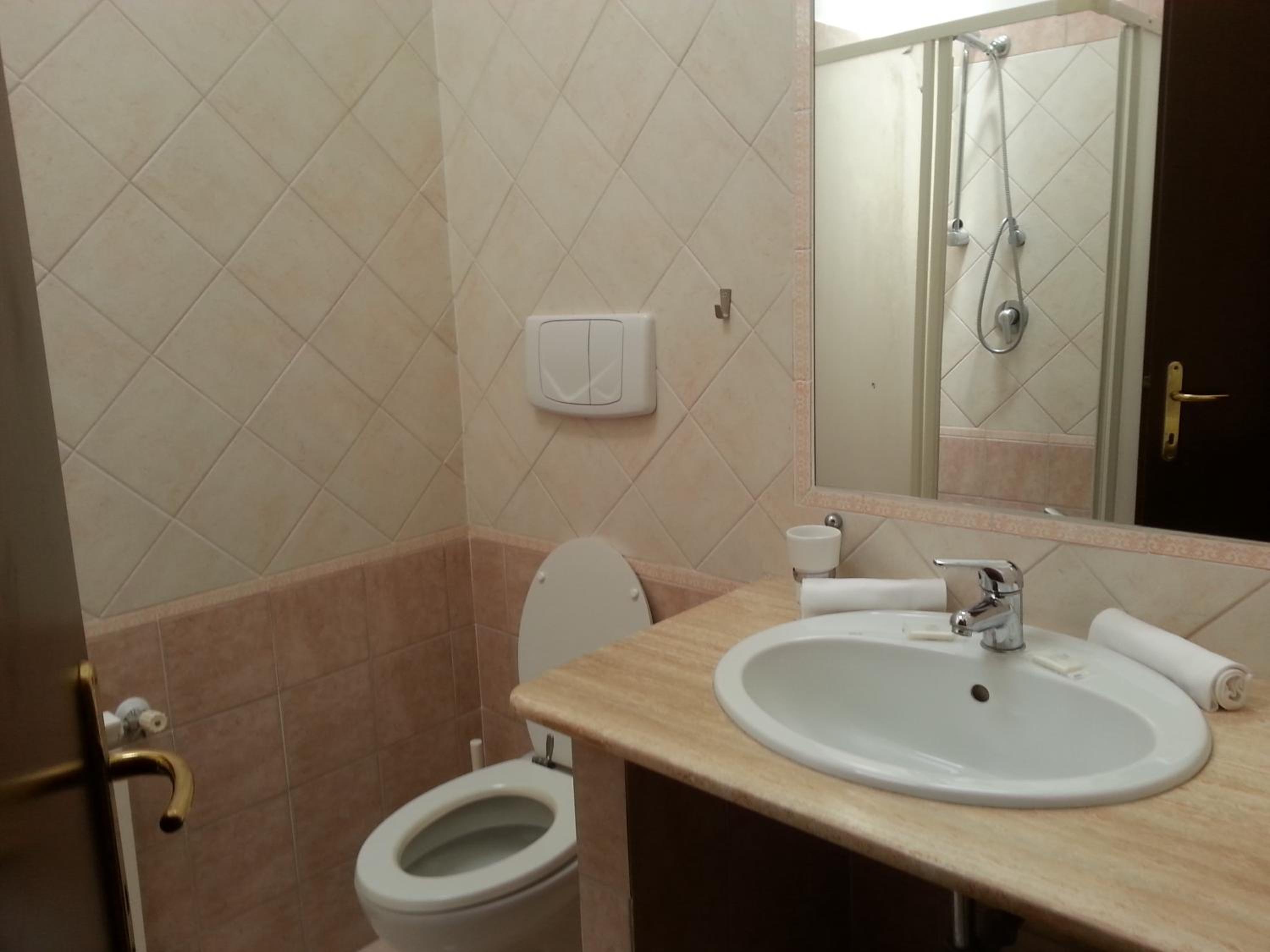 Double or Twin Room - Photo 17