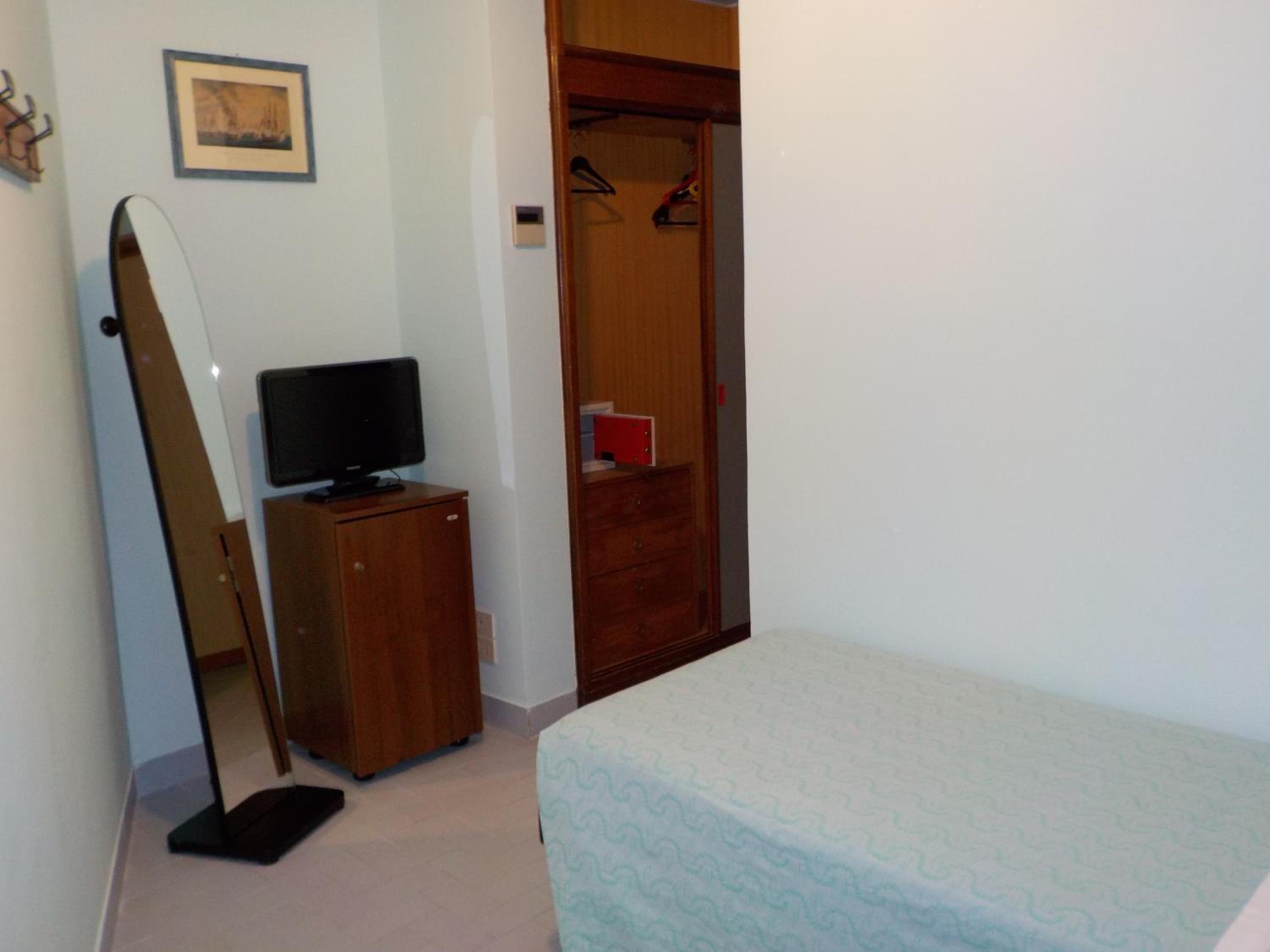 Single Room photo 3
