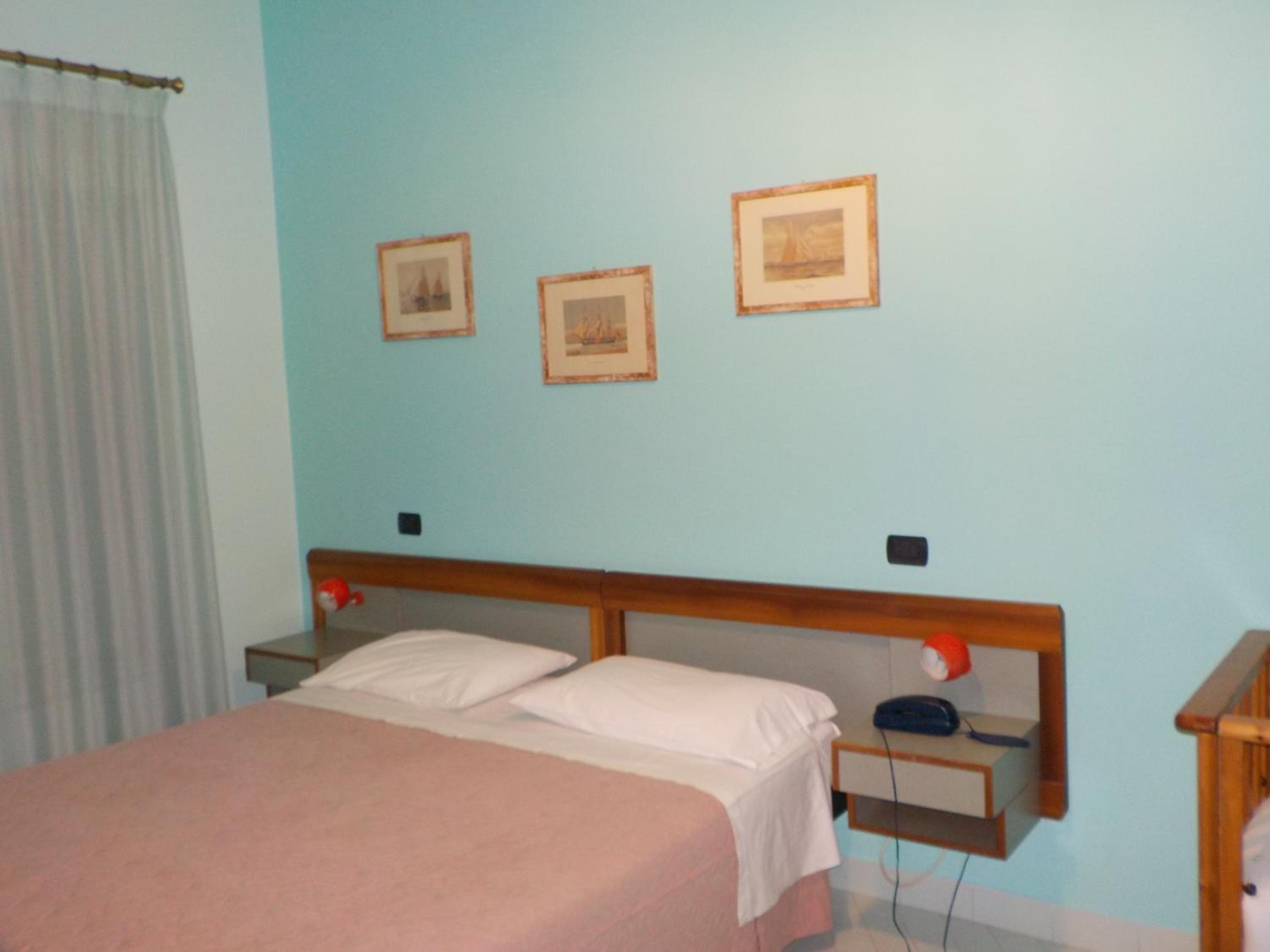 Triple Room with Balcony - Photo 3