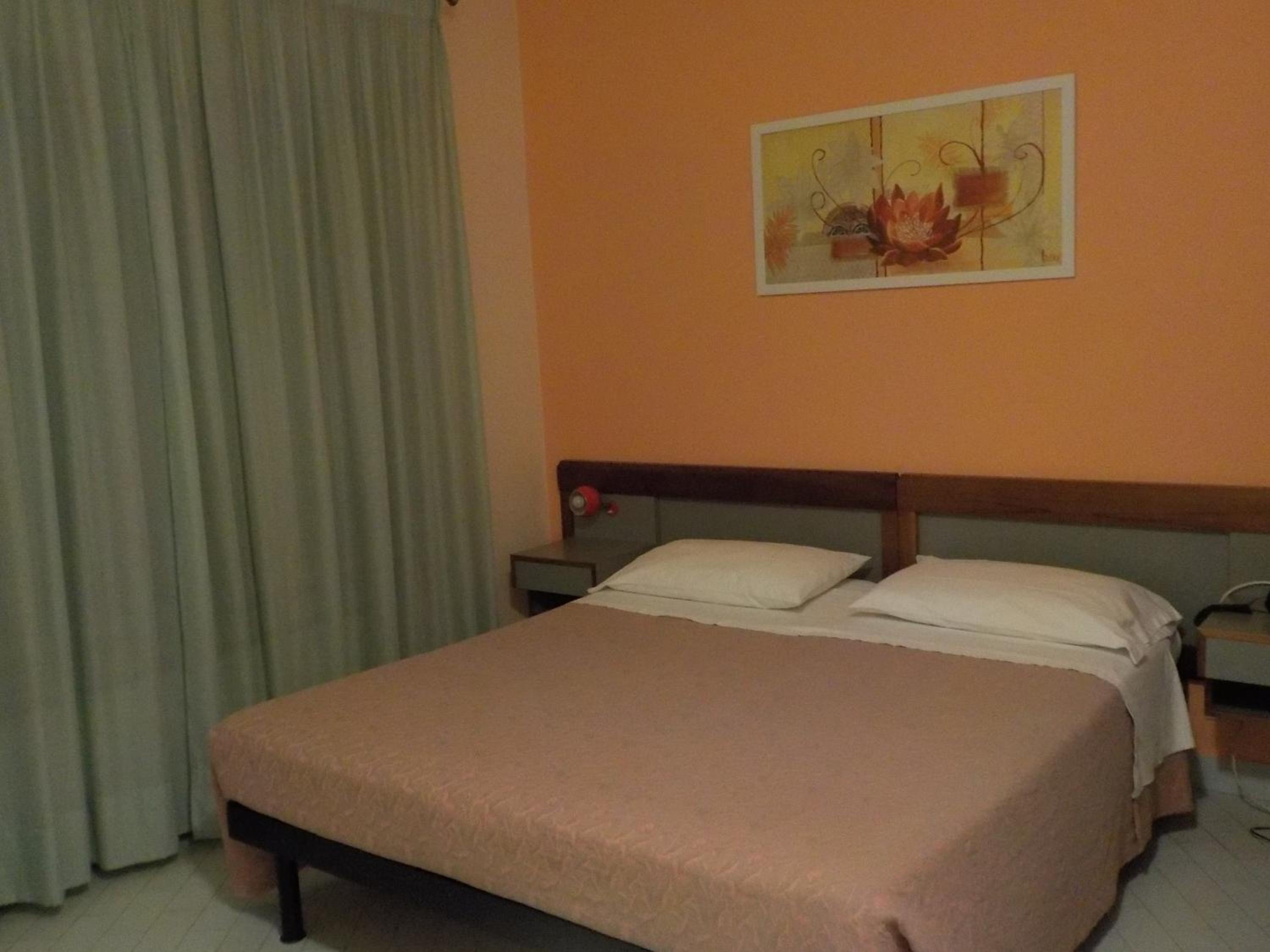 Double Room with Balcony - Photo 2
