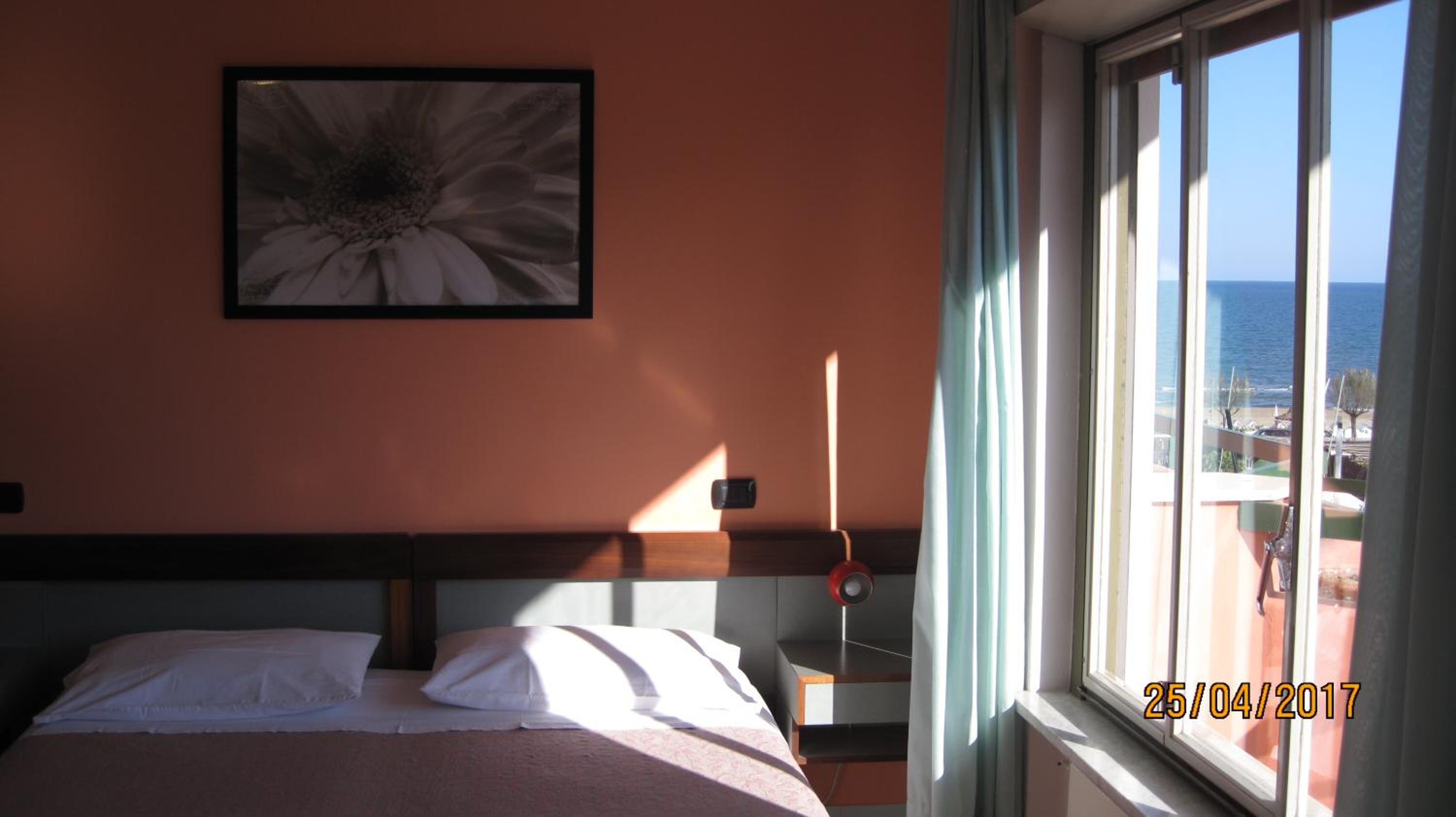 Triple Room with Balcony - Photo 6
