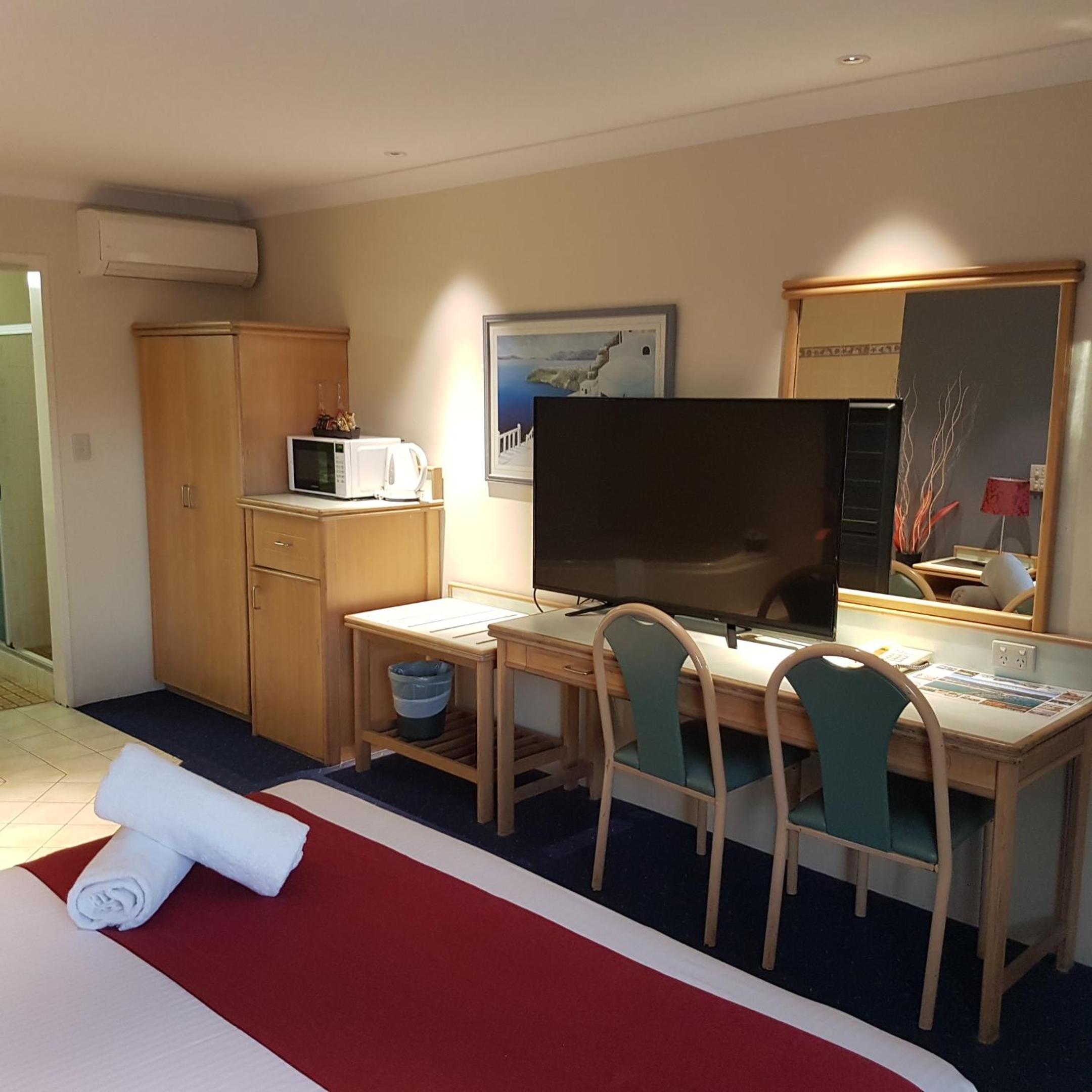King Room with Spa Bath - Photo 3