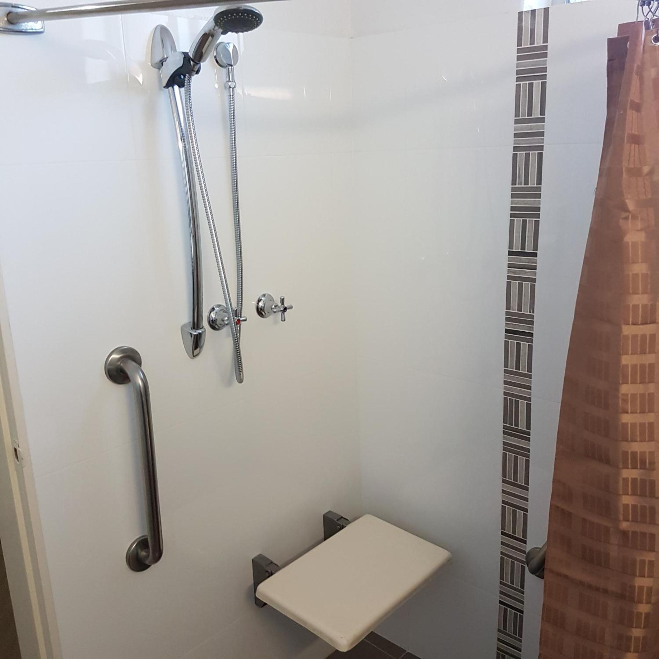 Twin Room - Disability Access - Photo 2