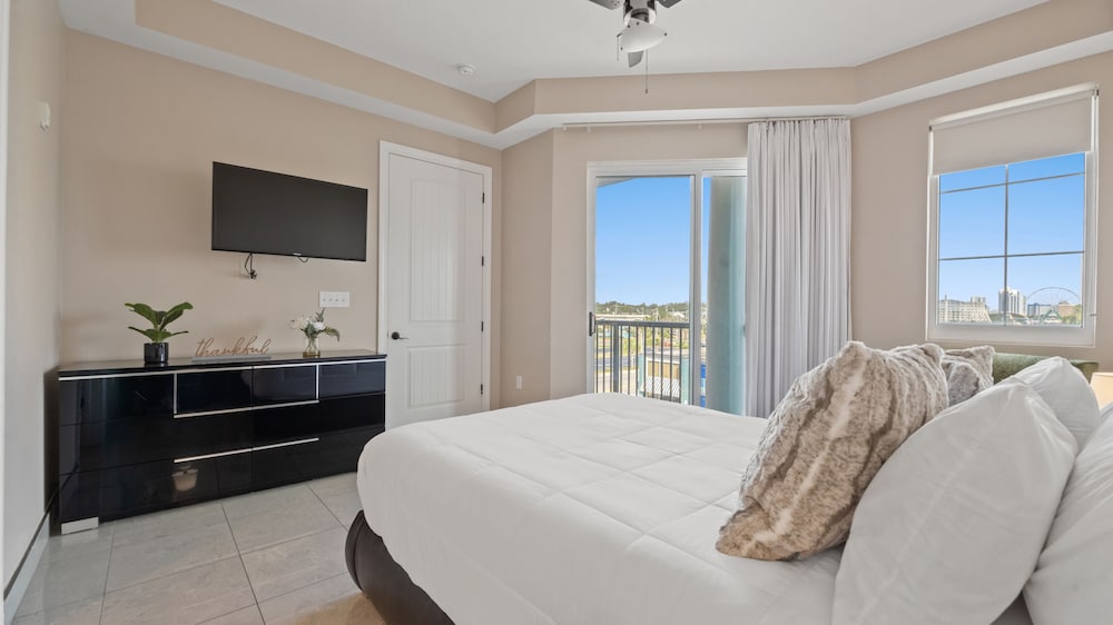 Suite, 2 Bedrooms, Partial Ocean View