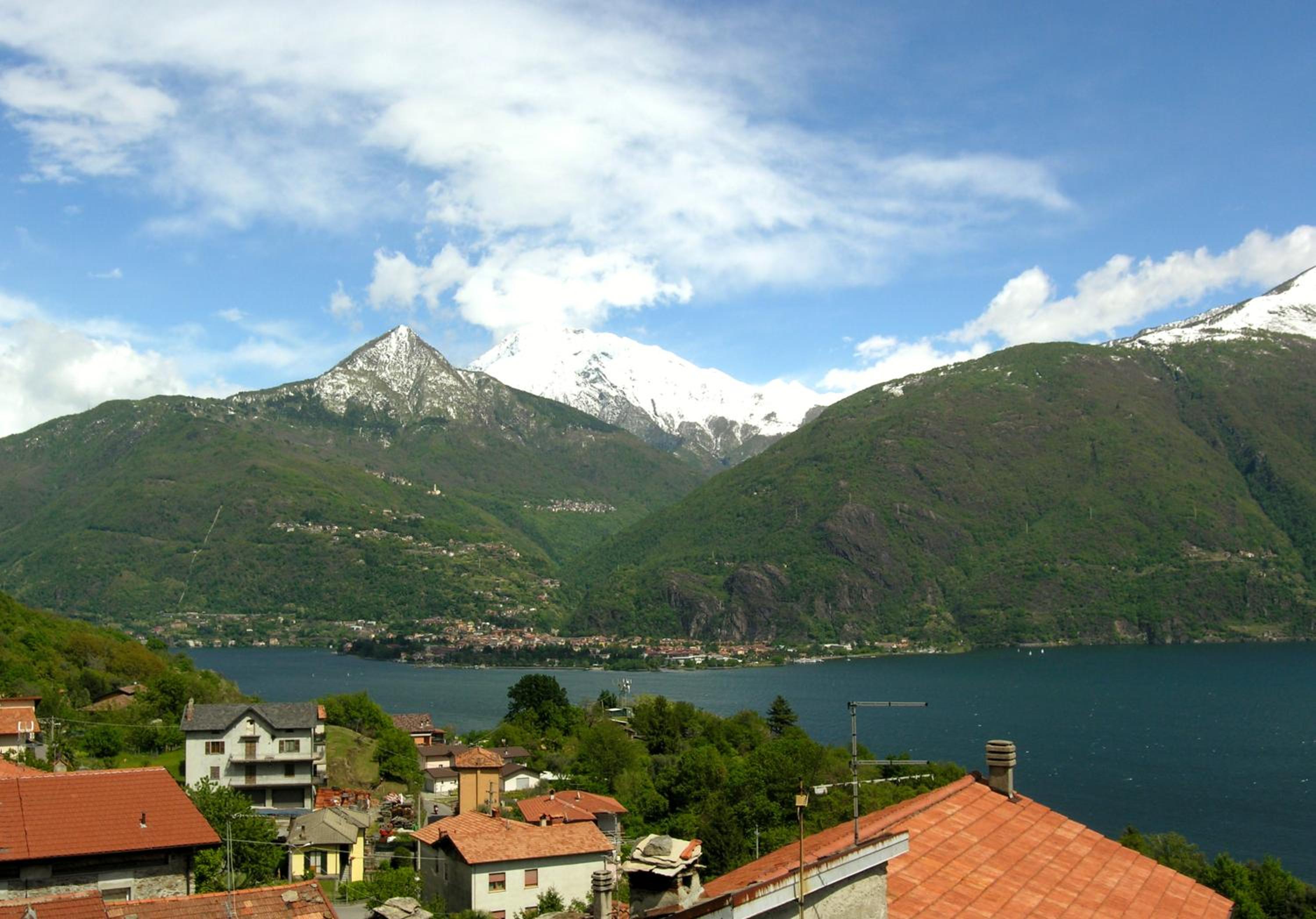Apartment with Lake View - Photo 17