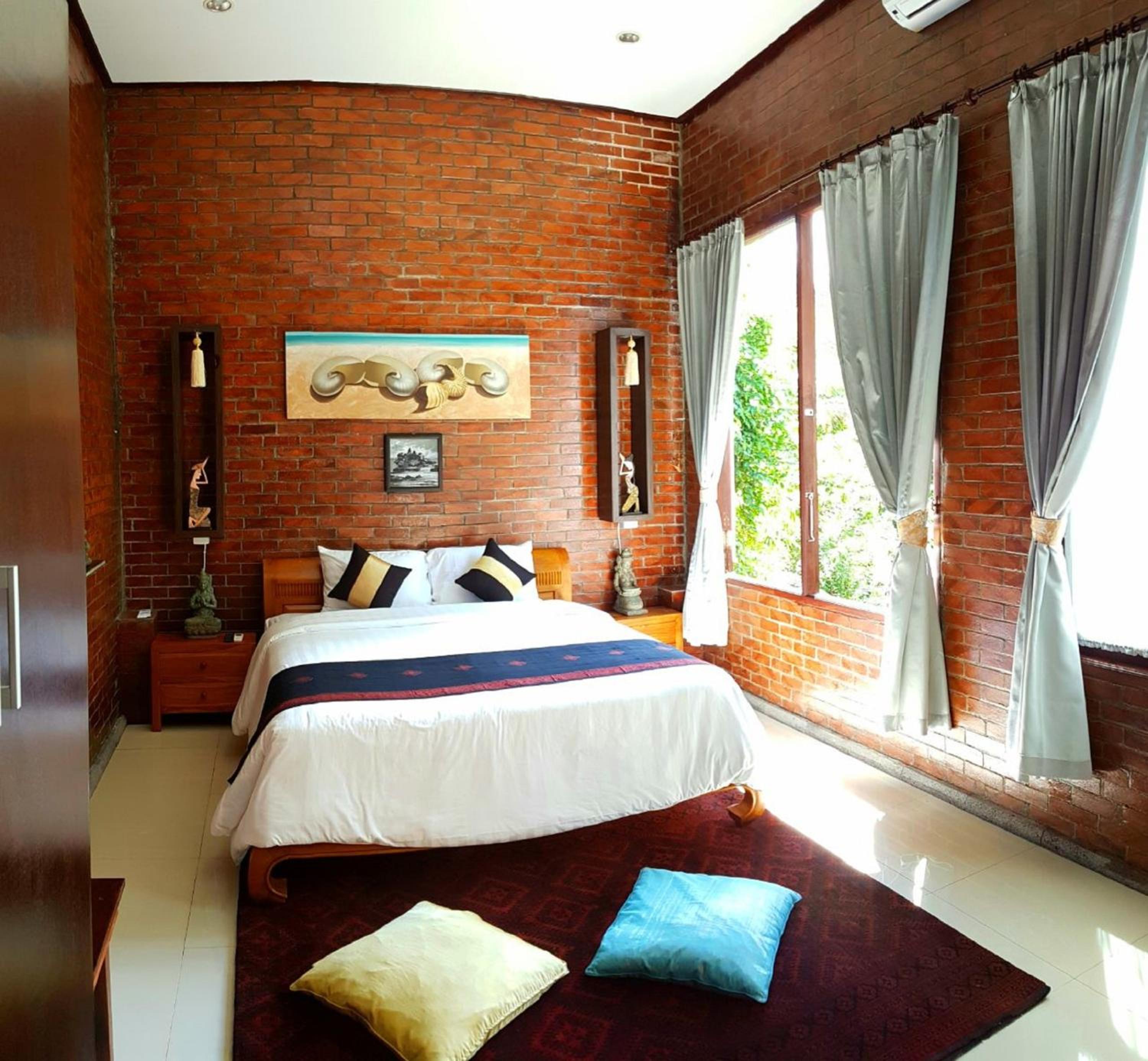 Suite with Mountain View