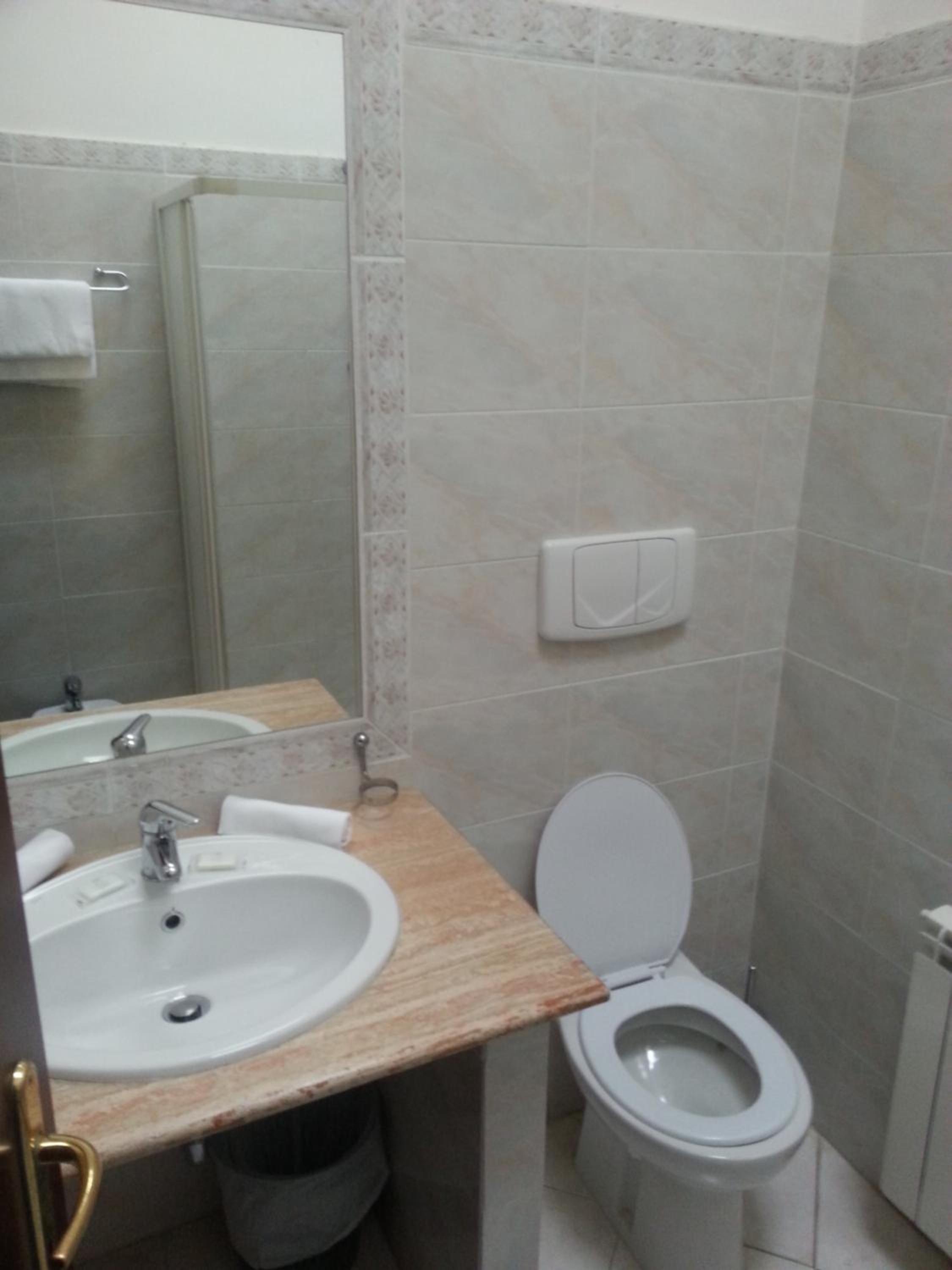 Double or Twin Room - Photo 18