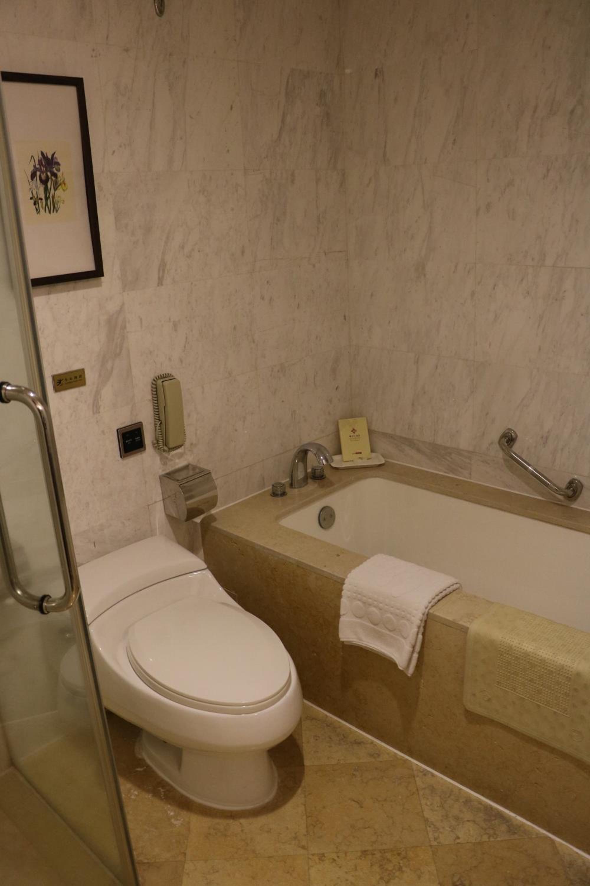 One-Bedroom Suite photo 3