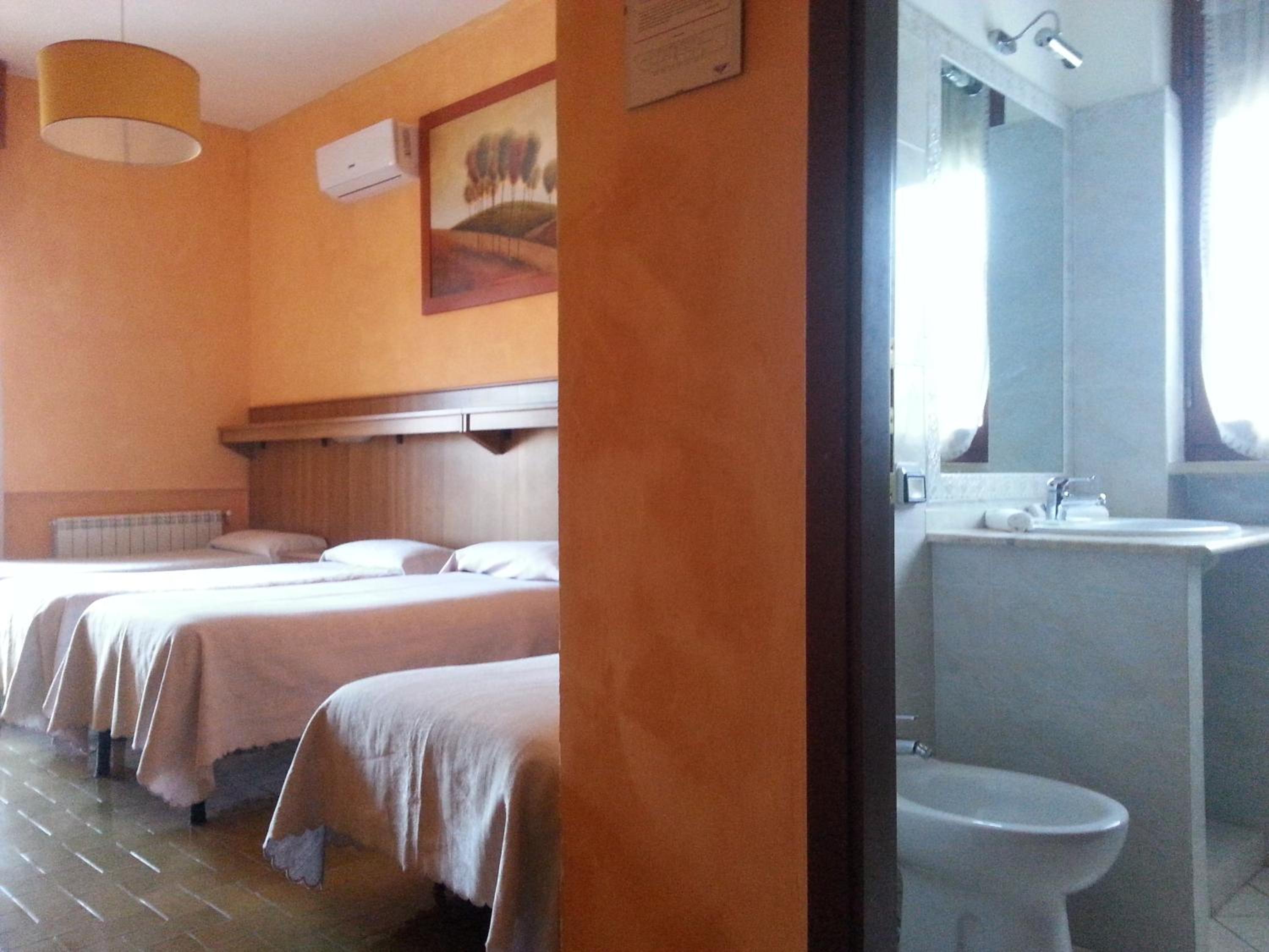 Quadruple Room - Photo 1