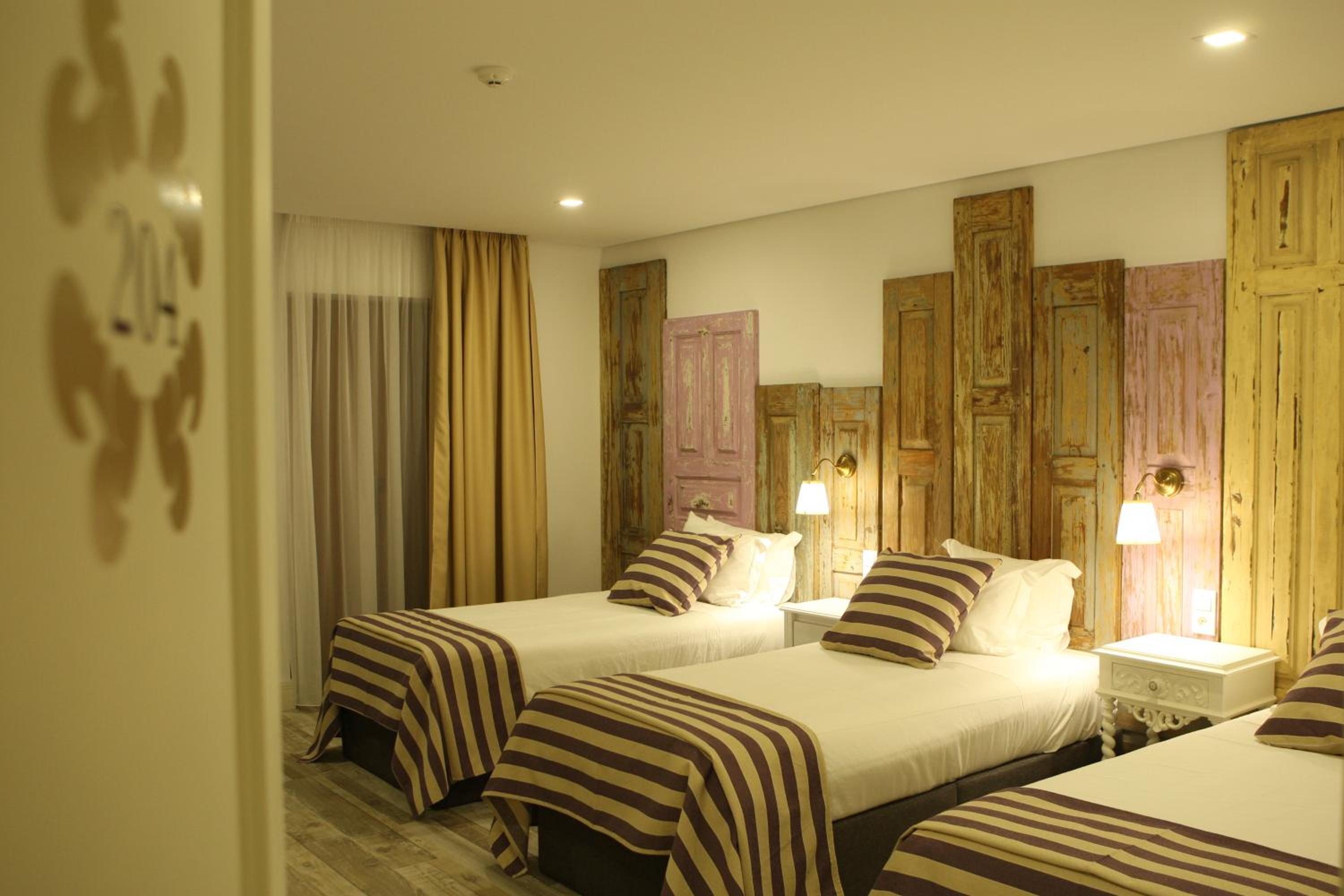 Triple Room with Balcony - Photo 1