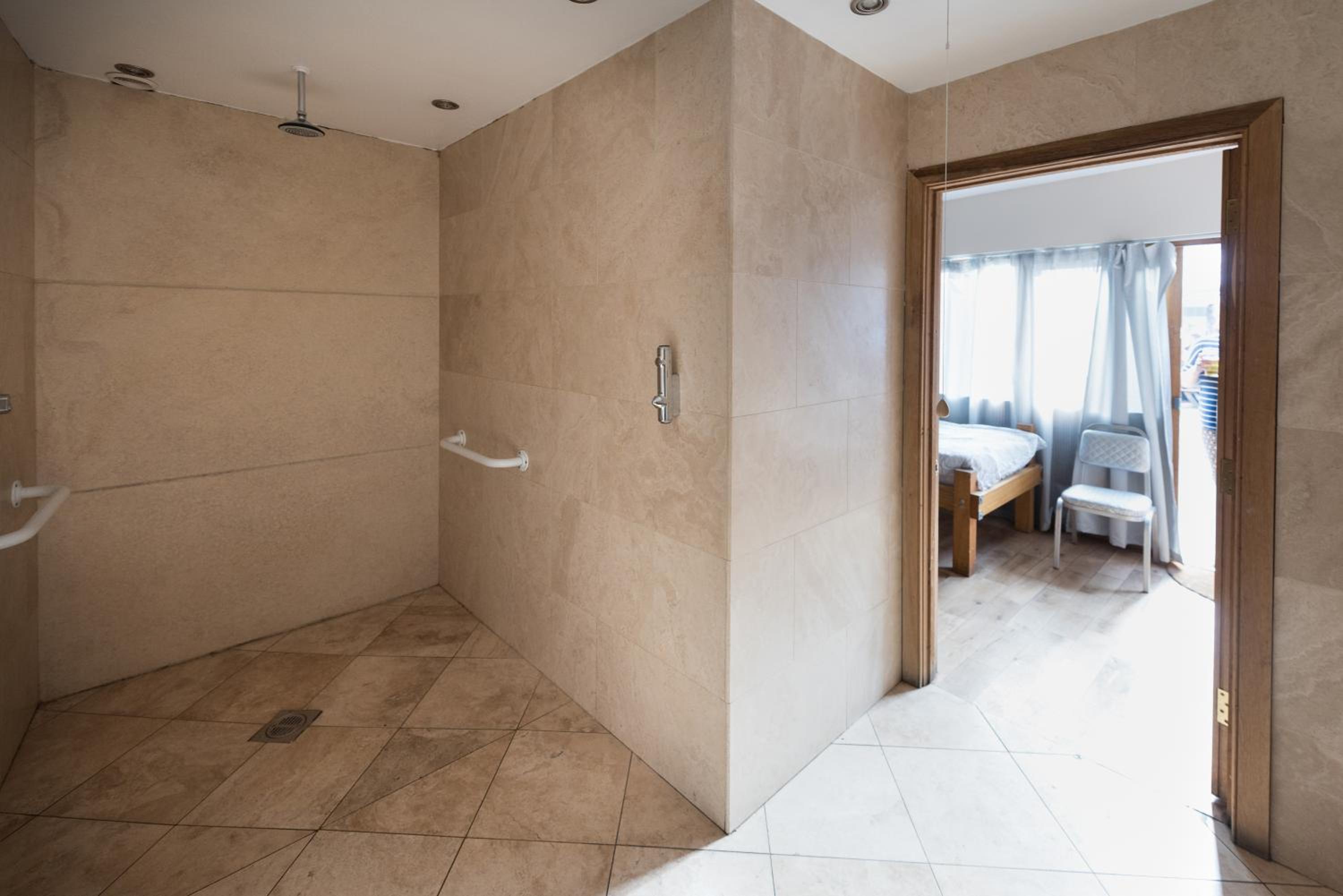 Twin Room with Private Bathroom photo 3