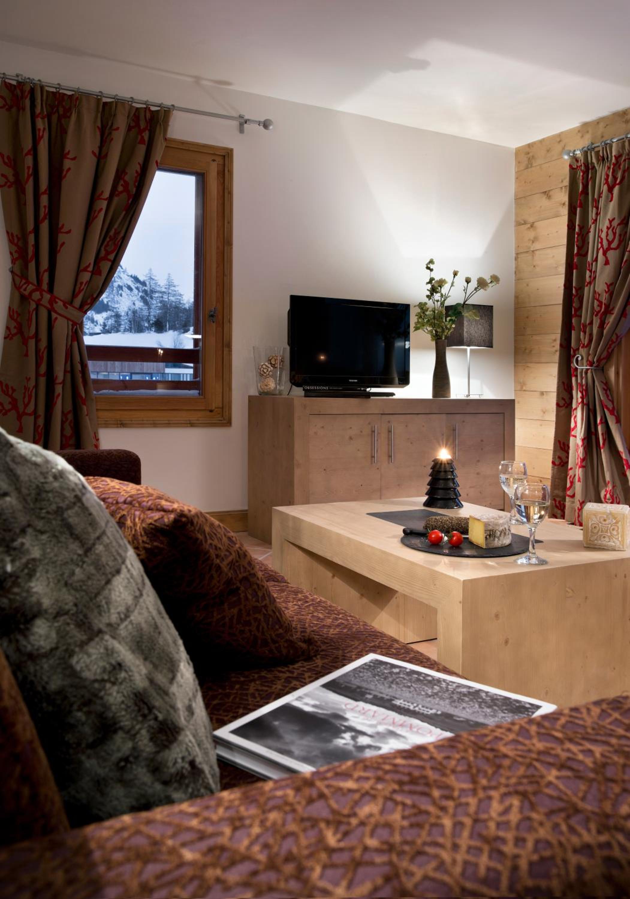 Two-Bedroom Apartment (6 Adults) with Spa Access photo 2