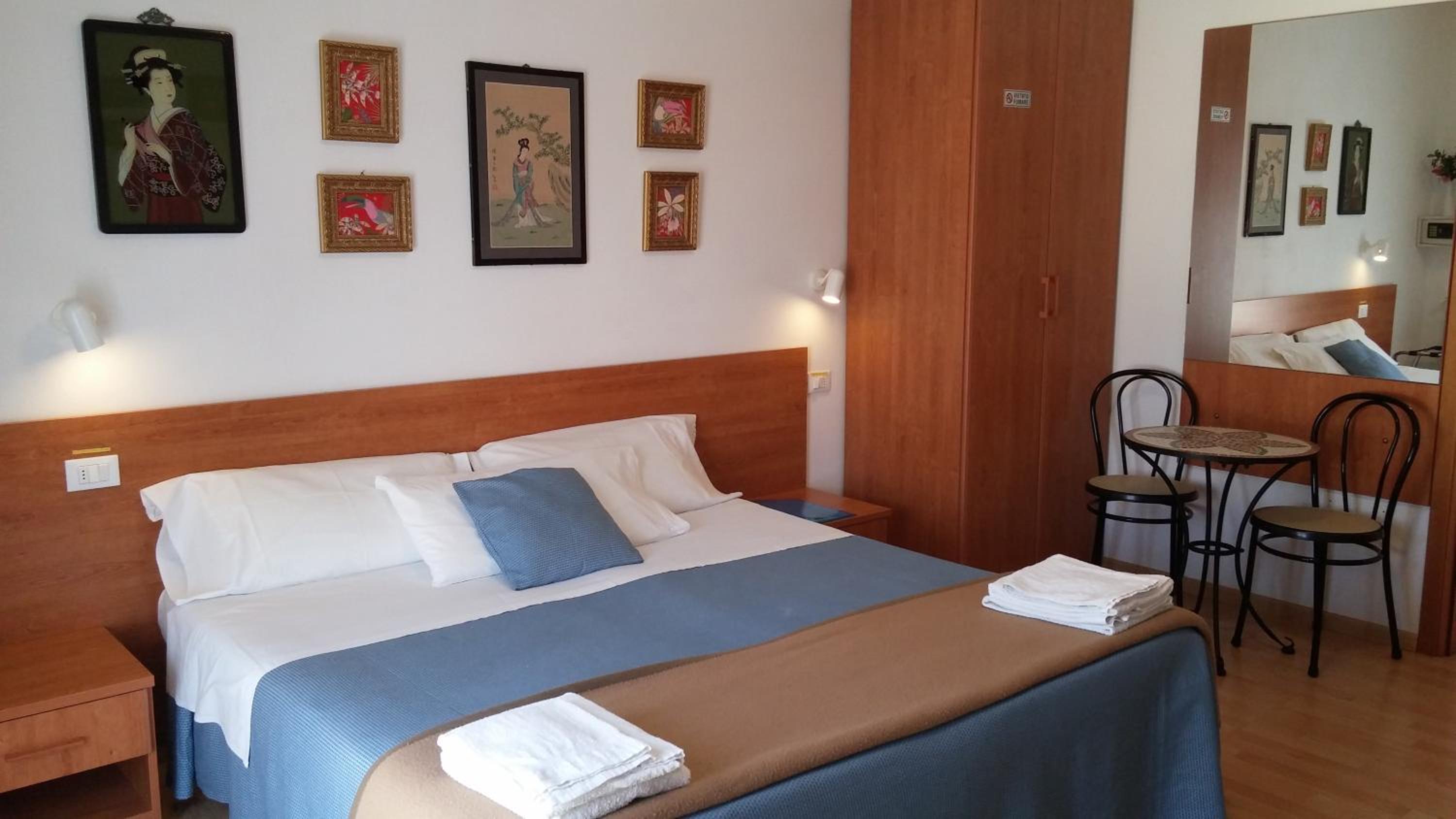 Double or Twin Room - Photo 15