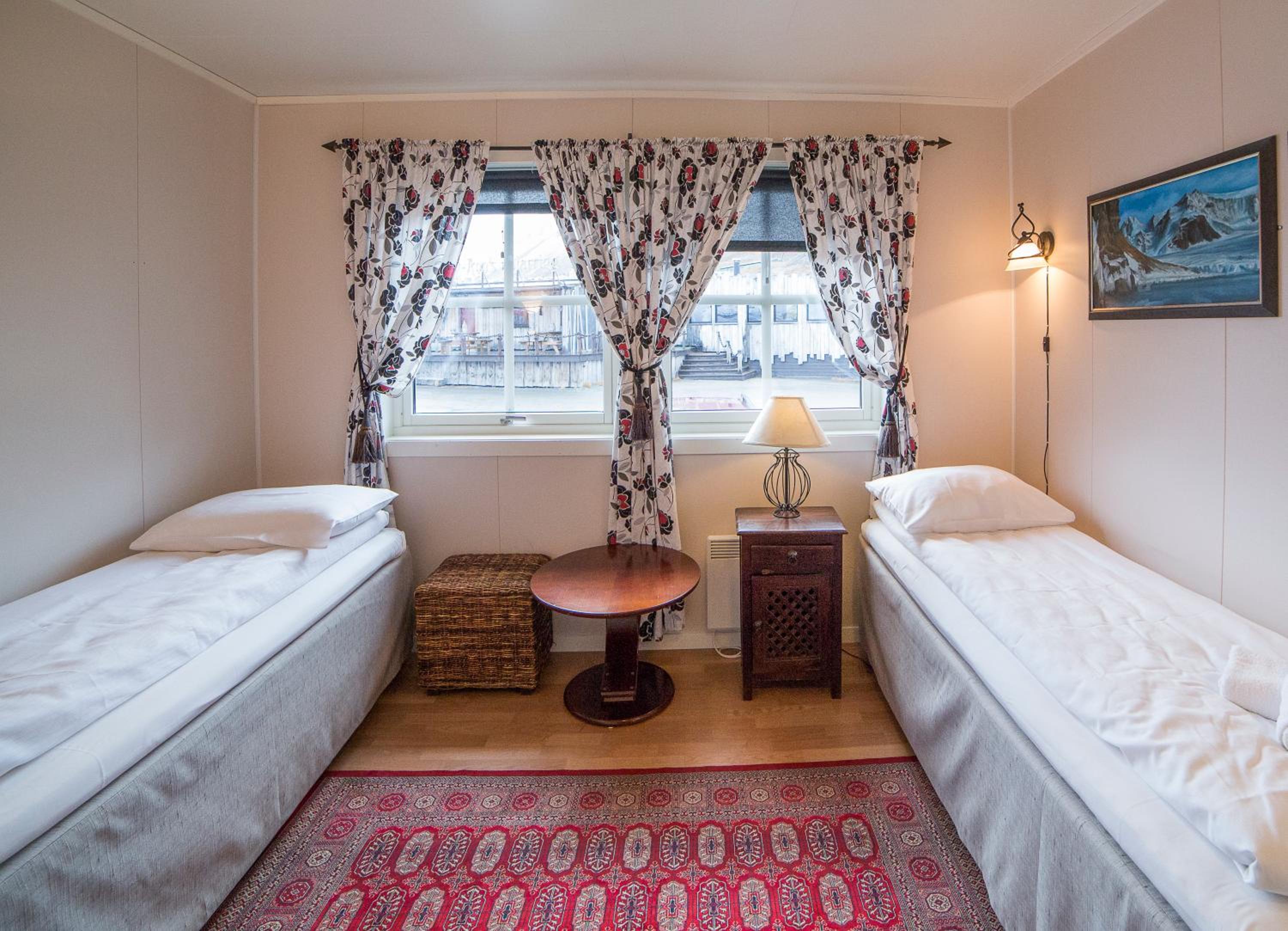 Double Room with Private Bathroom - Photo 3