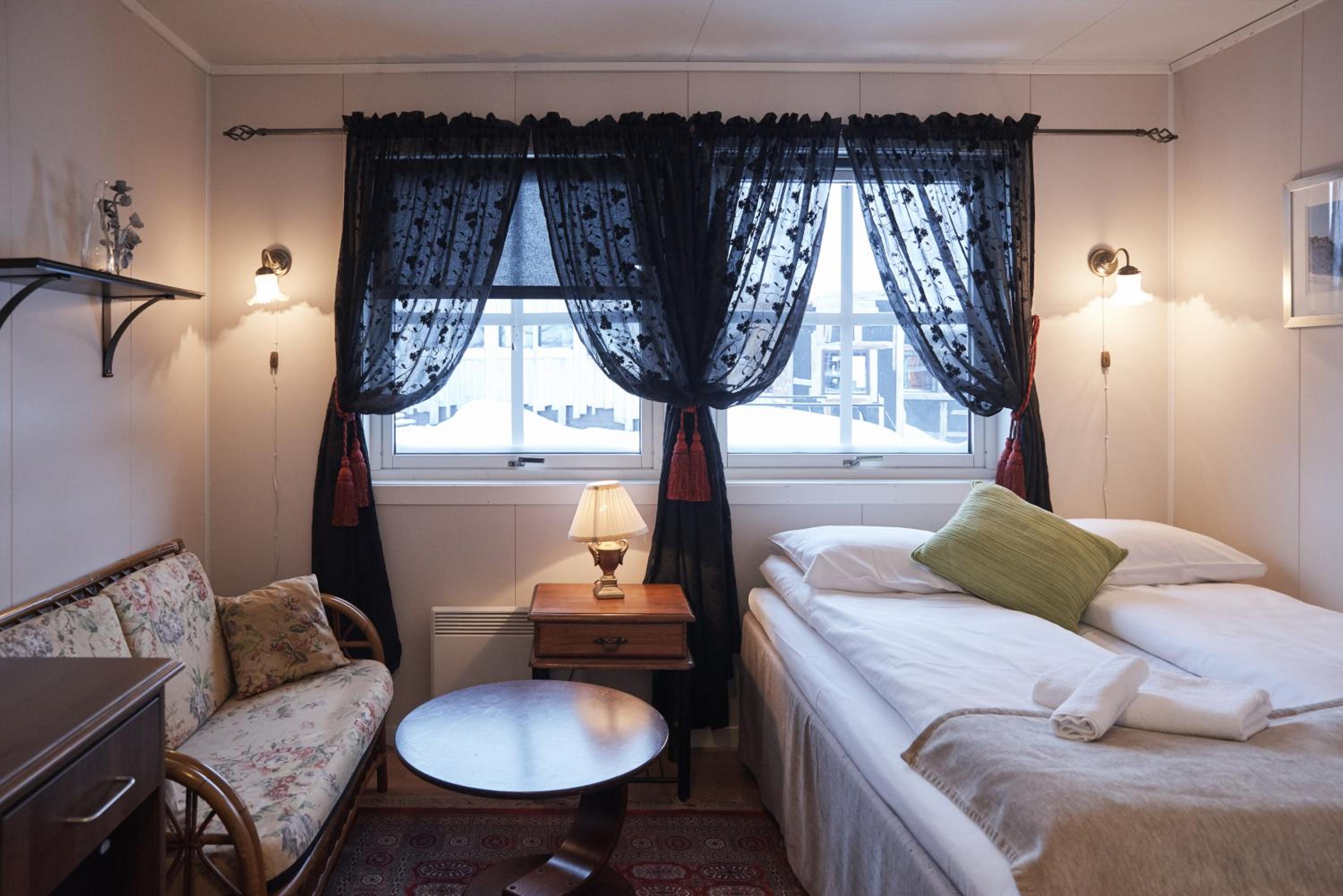 Double Room with Private Bathroom - Photo 7
