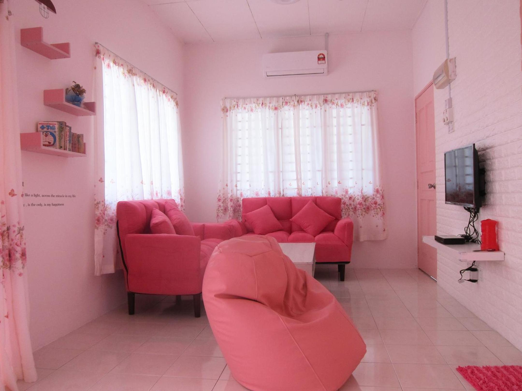 Family Room photo 1