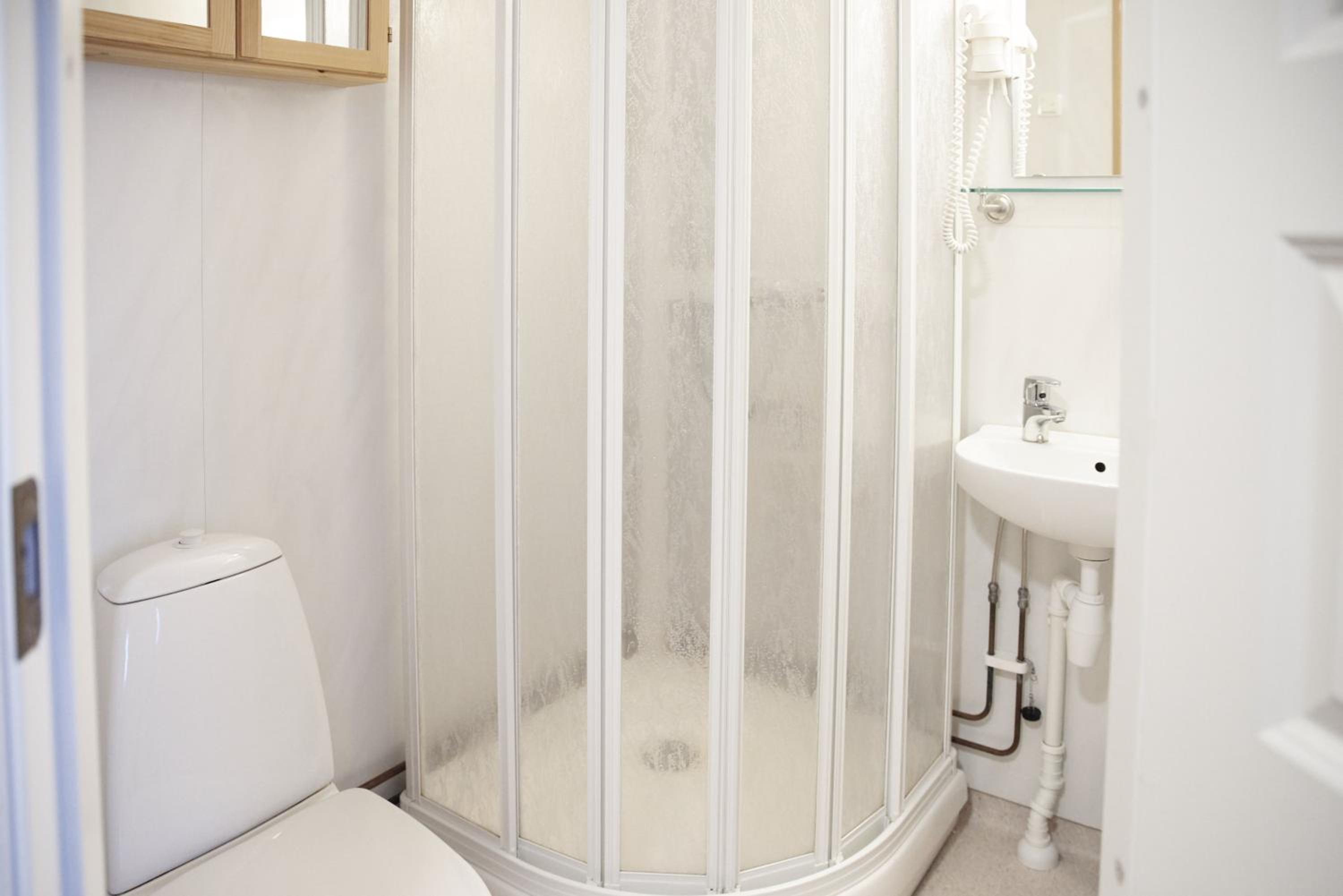 Double Room with Private Bathroom - Photo 2