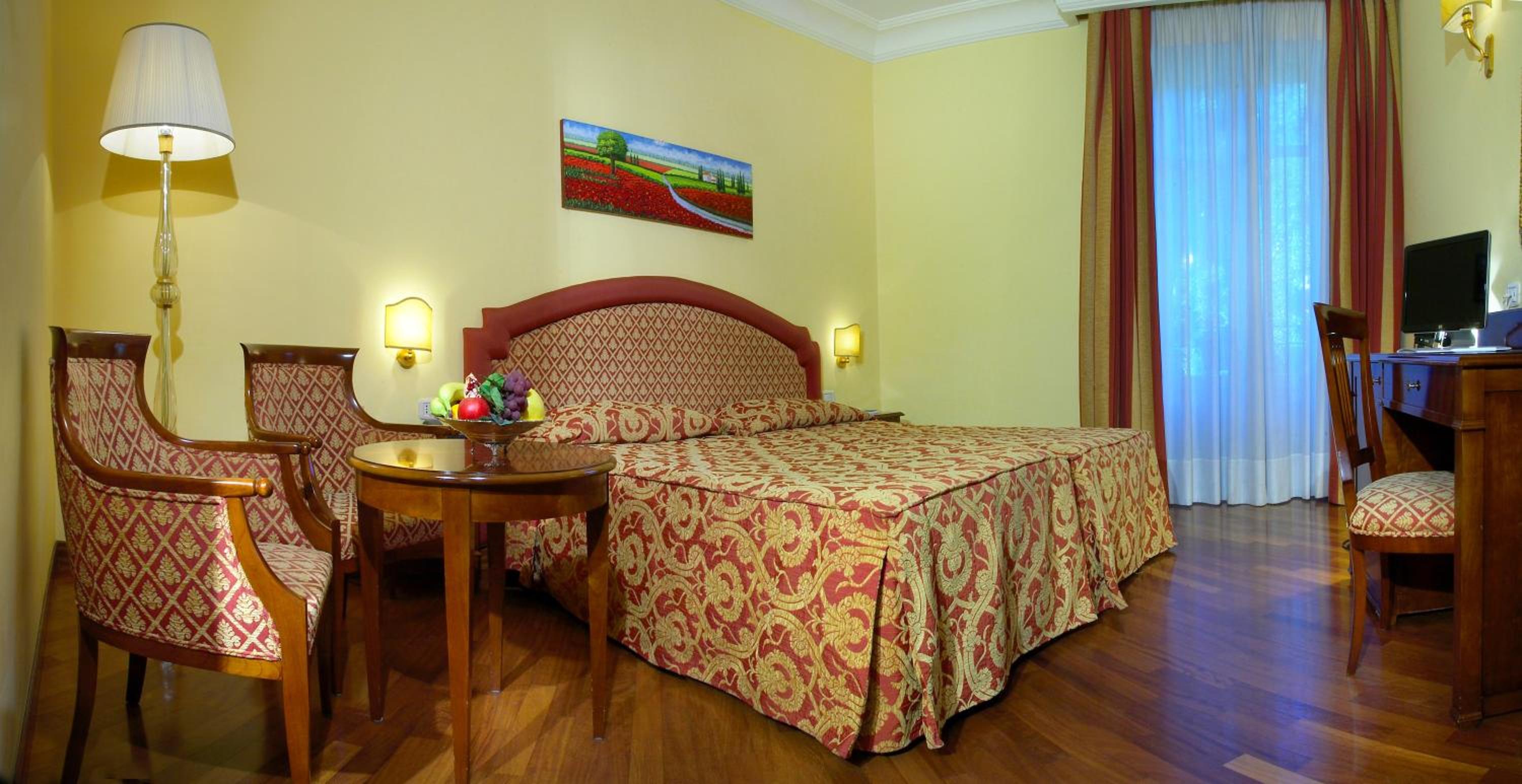 Standard Twin Room - Photo 9