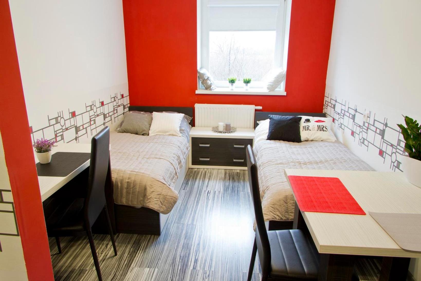 Twin Room with Shower - Photo 3