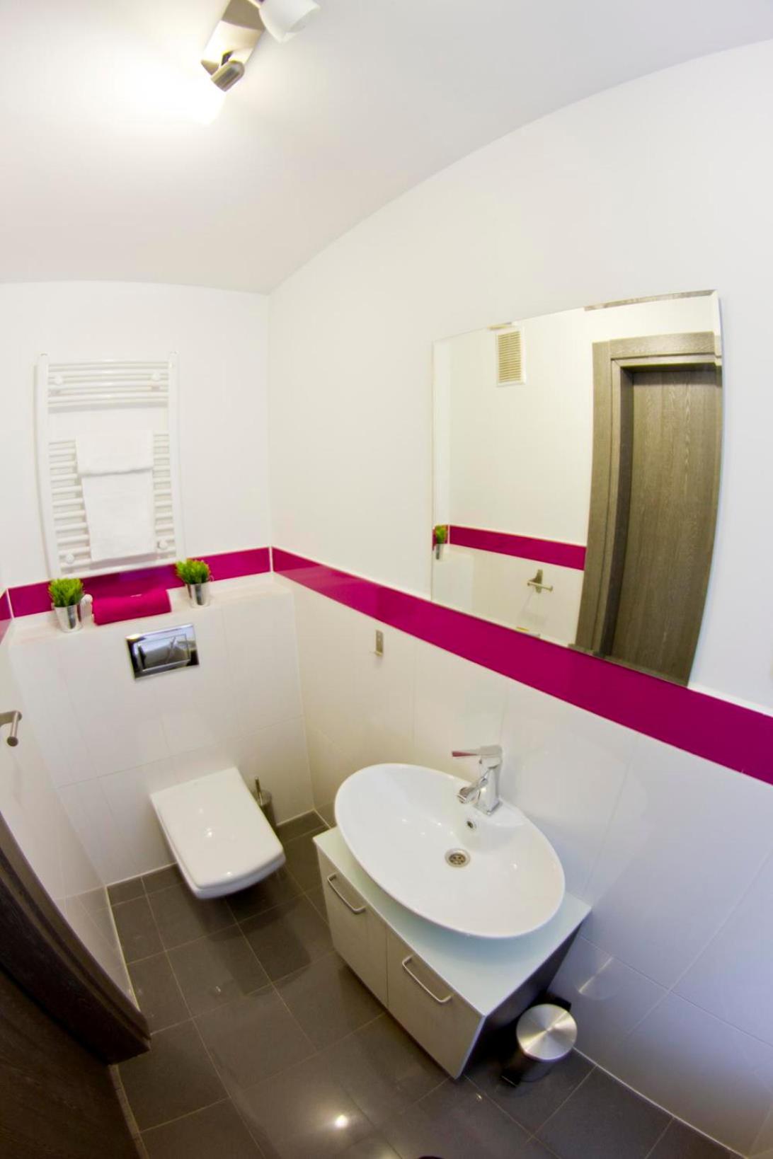 Single Room with Bath photo 3