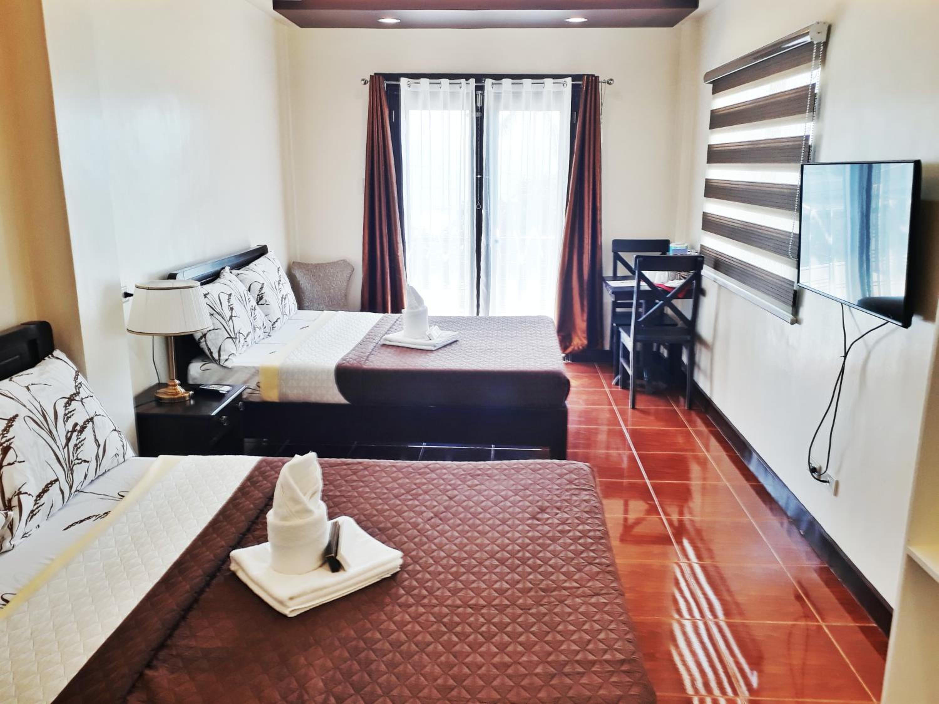 Quadruple Room with Sea View - Photo 11