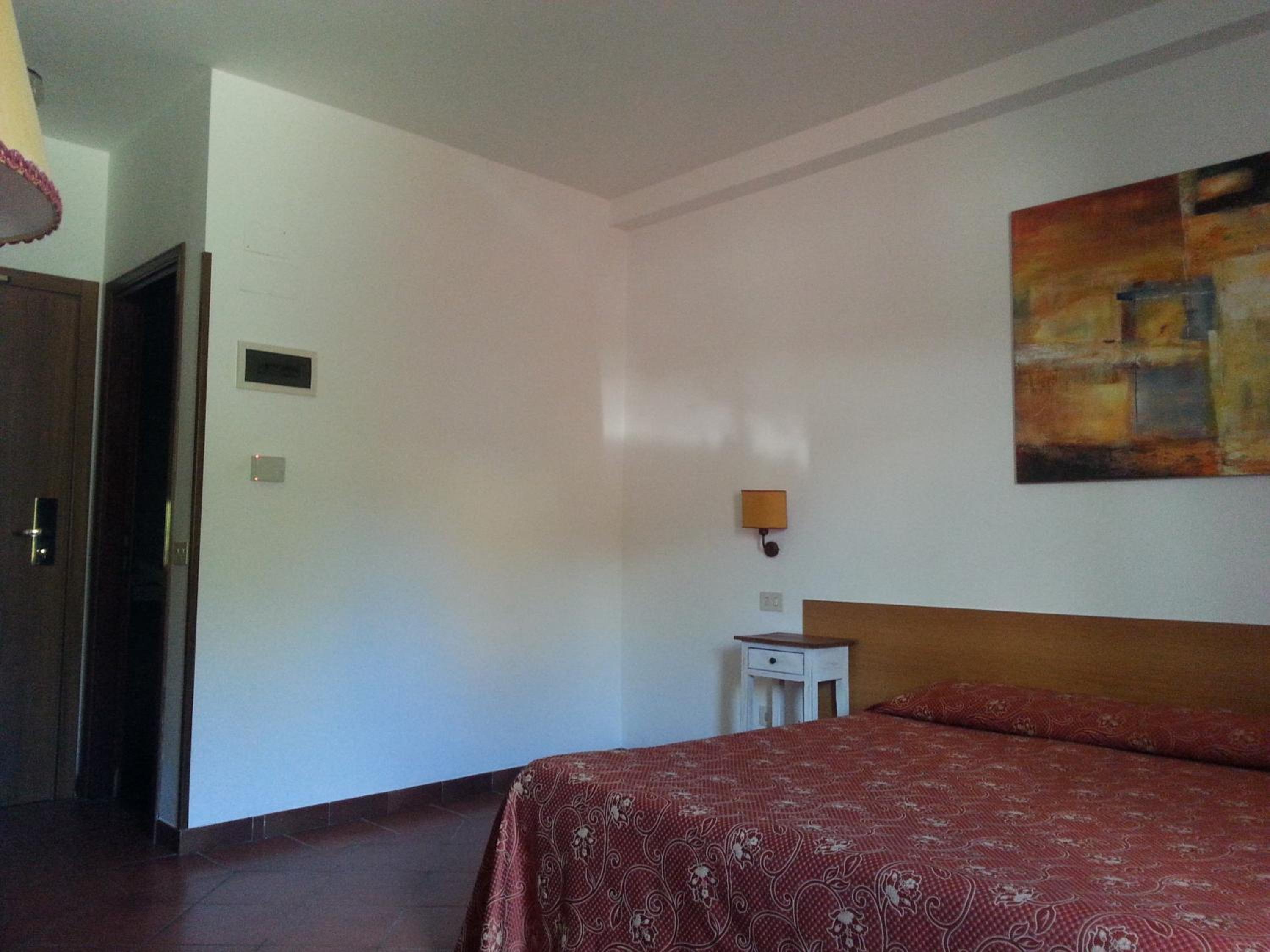 Double or Twin Room - Photo 4