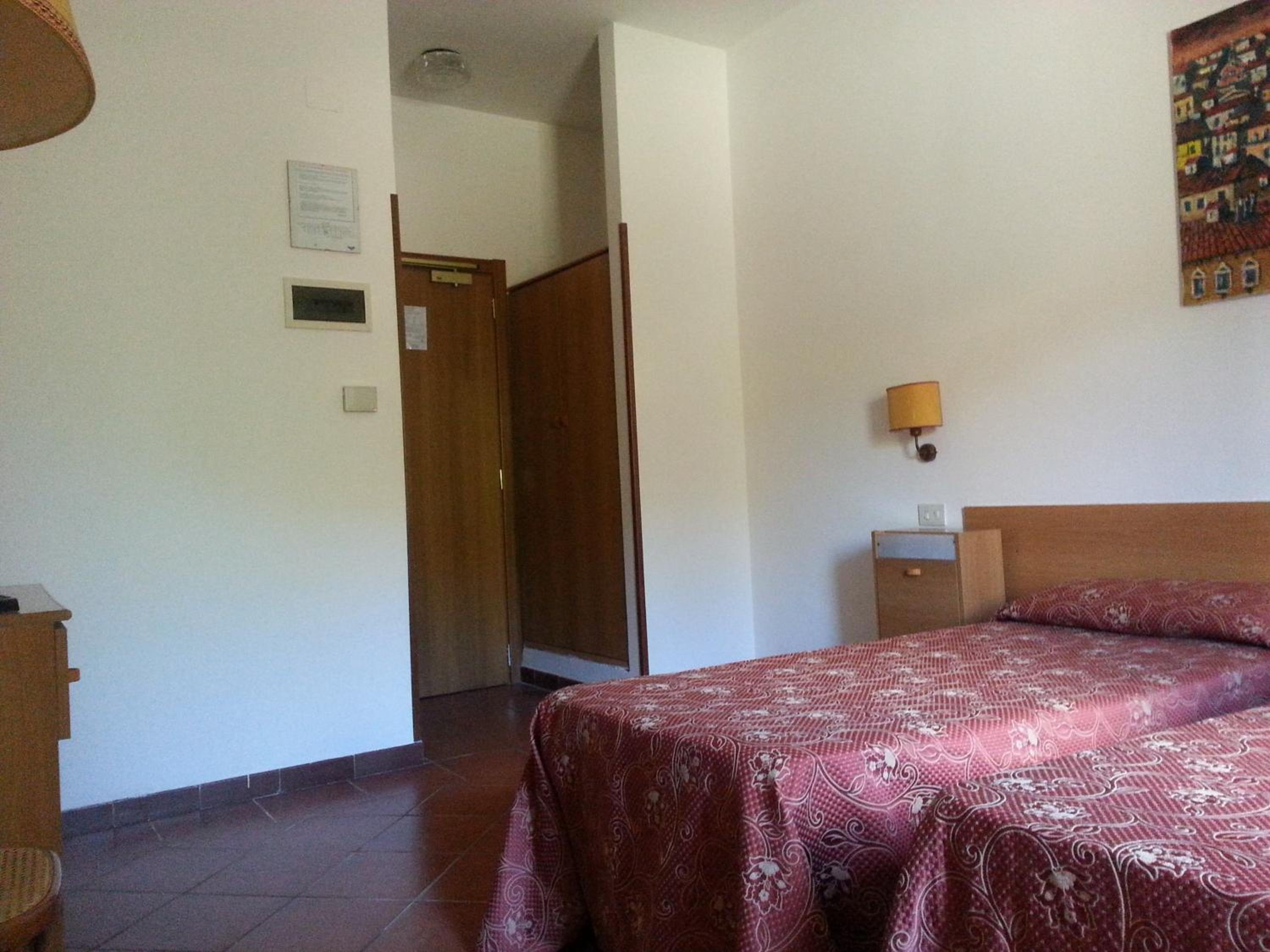 Double or Twin Room - Photo 9