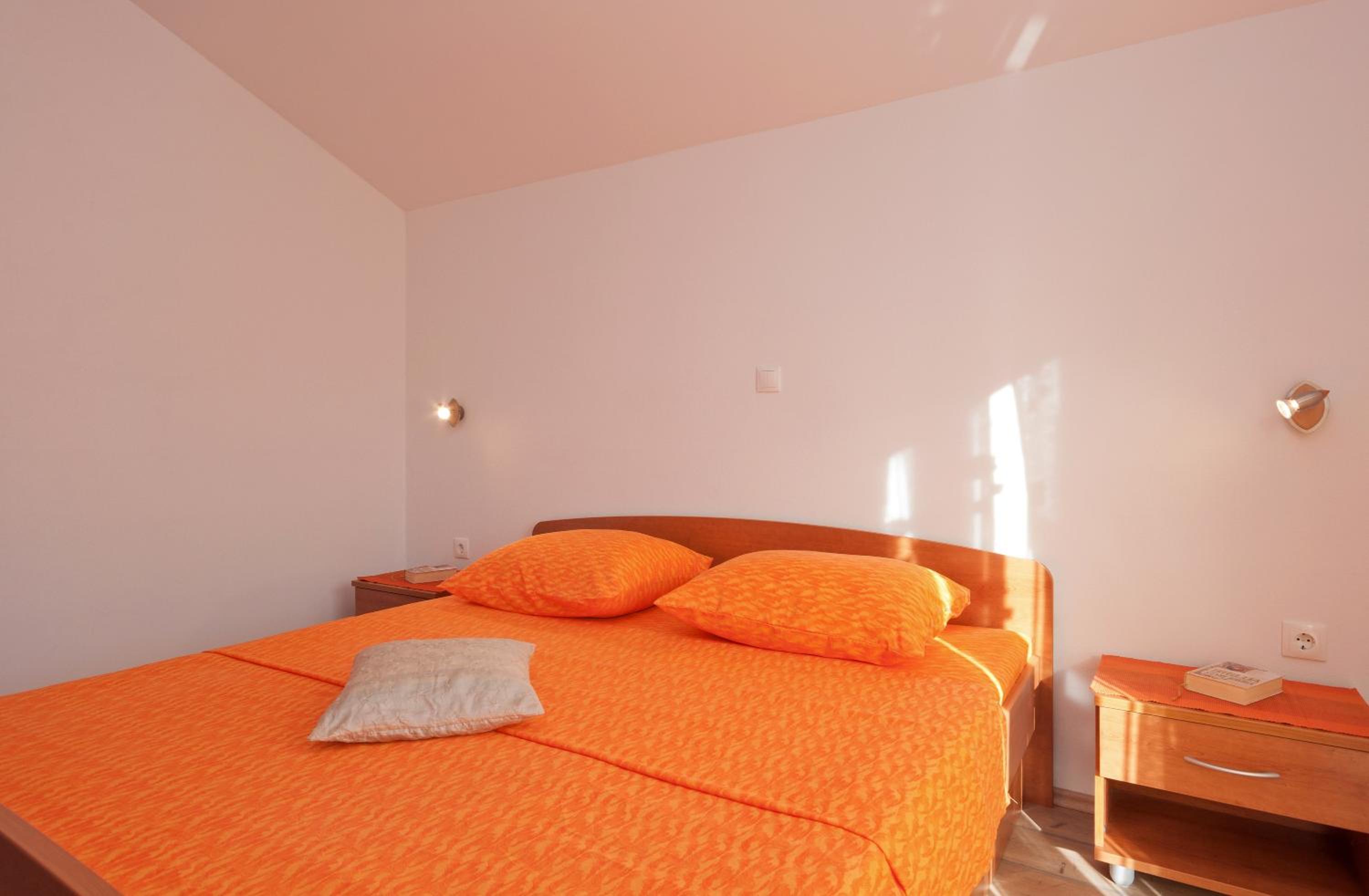 One-Bedroom Apartment with Balcony and Sea View photo 2