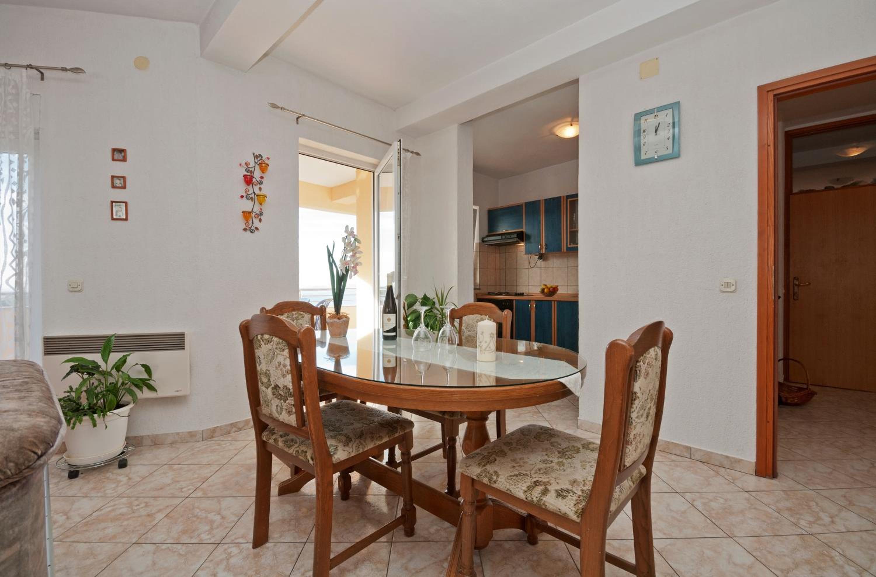 Two-Bedroom Apartment with Balcony and Sea View photo 3