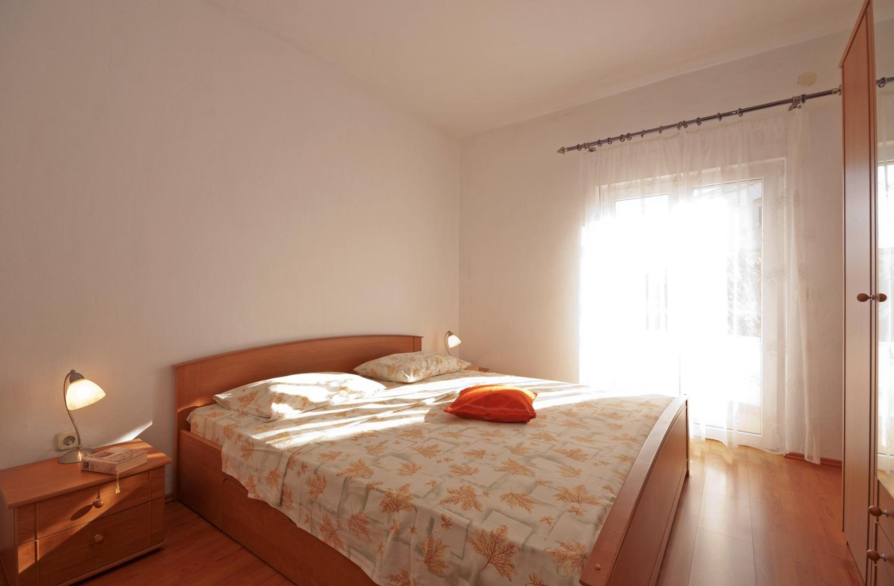 Two-Bedroom Apartment with Balcony and Sea View photo 3