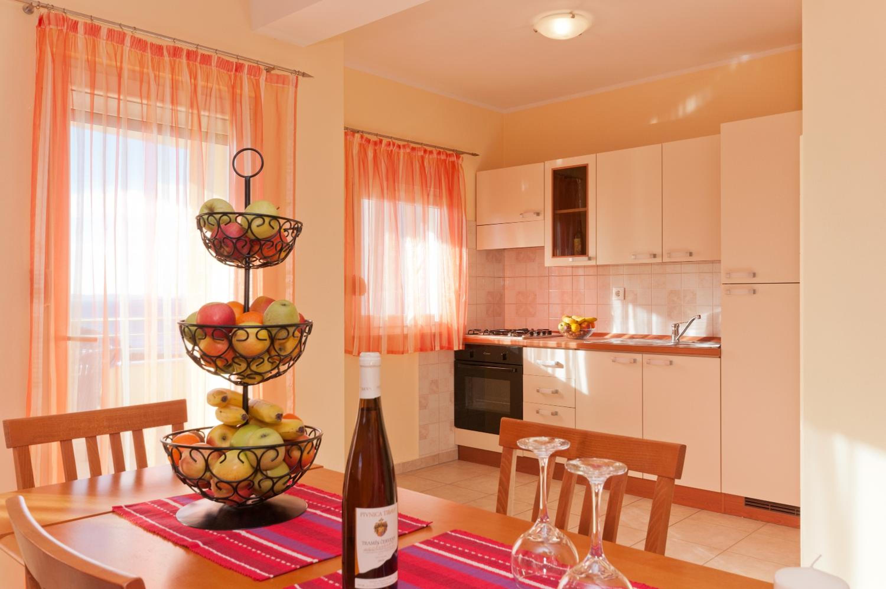 One-Bedroom Apartment with Balcony and Sea View photo 3
