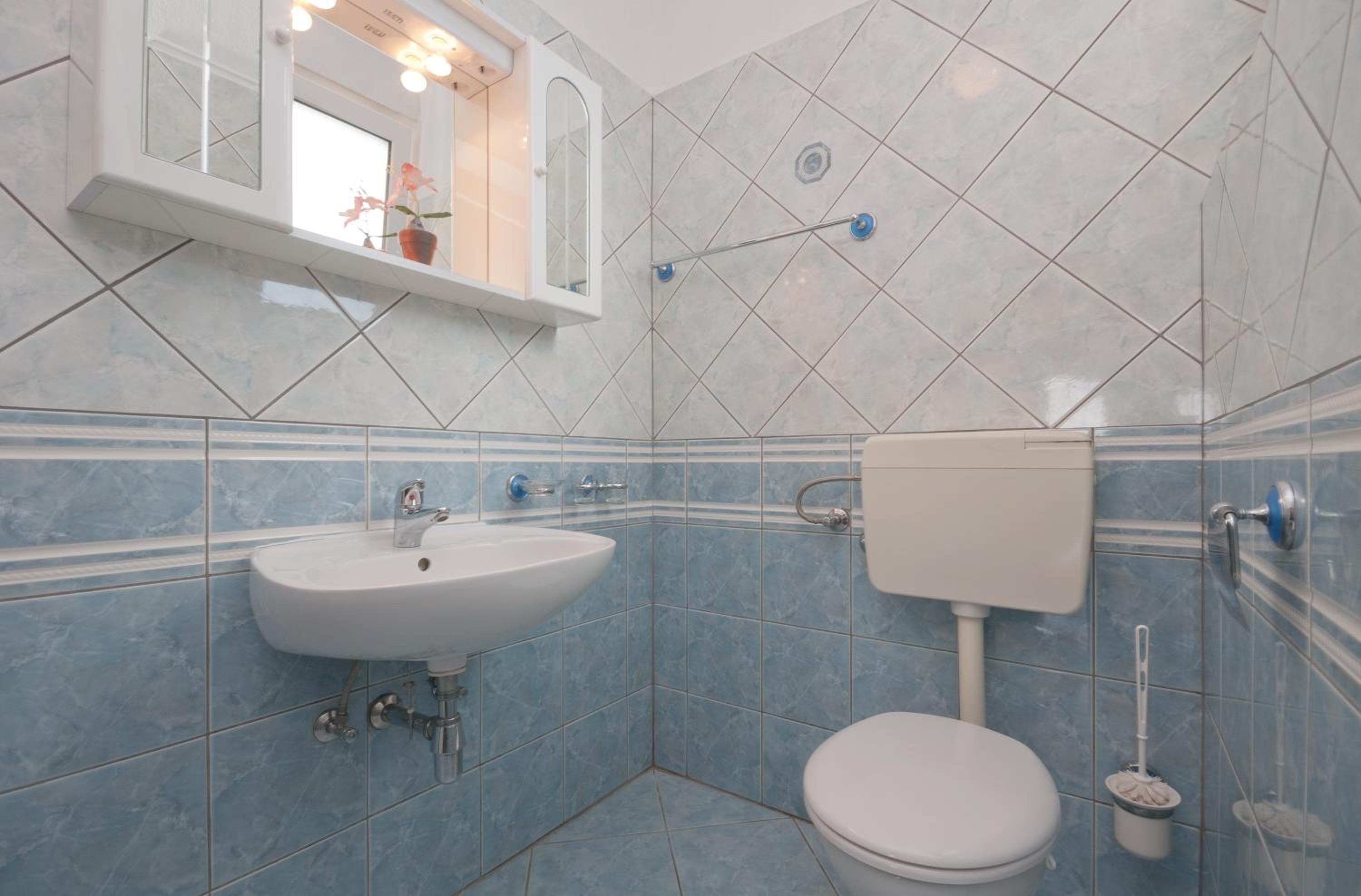 Two-Bedroom Apartment with Balcony and Sea View photo 2
