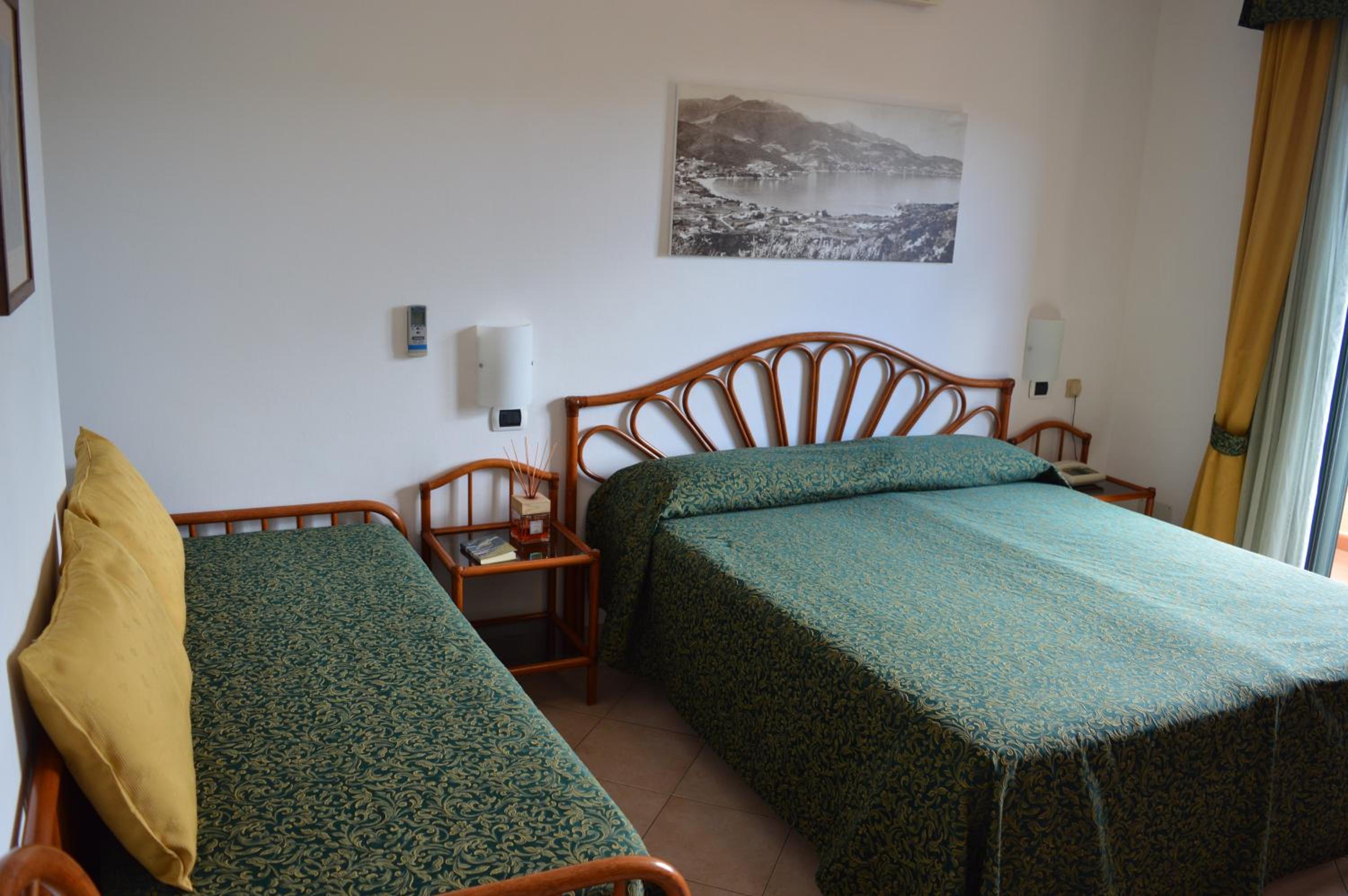 Triple Room with Terrace and Sea View