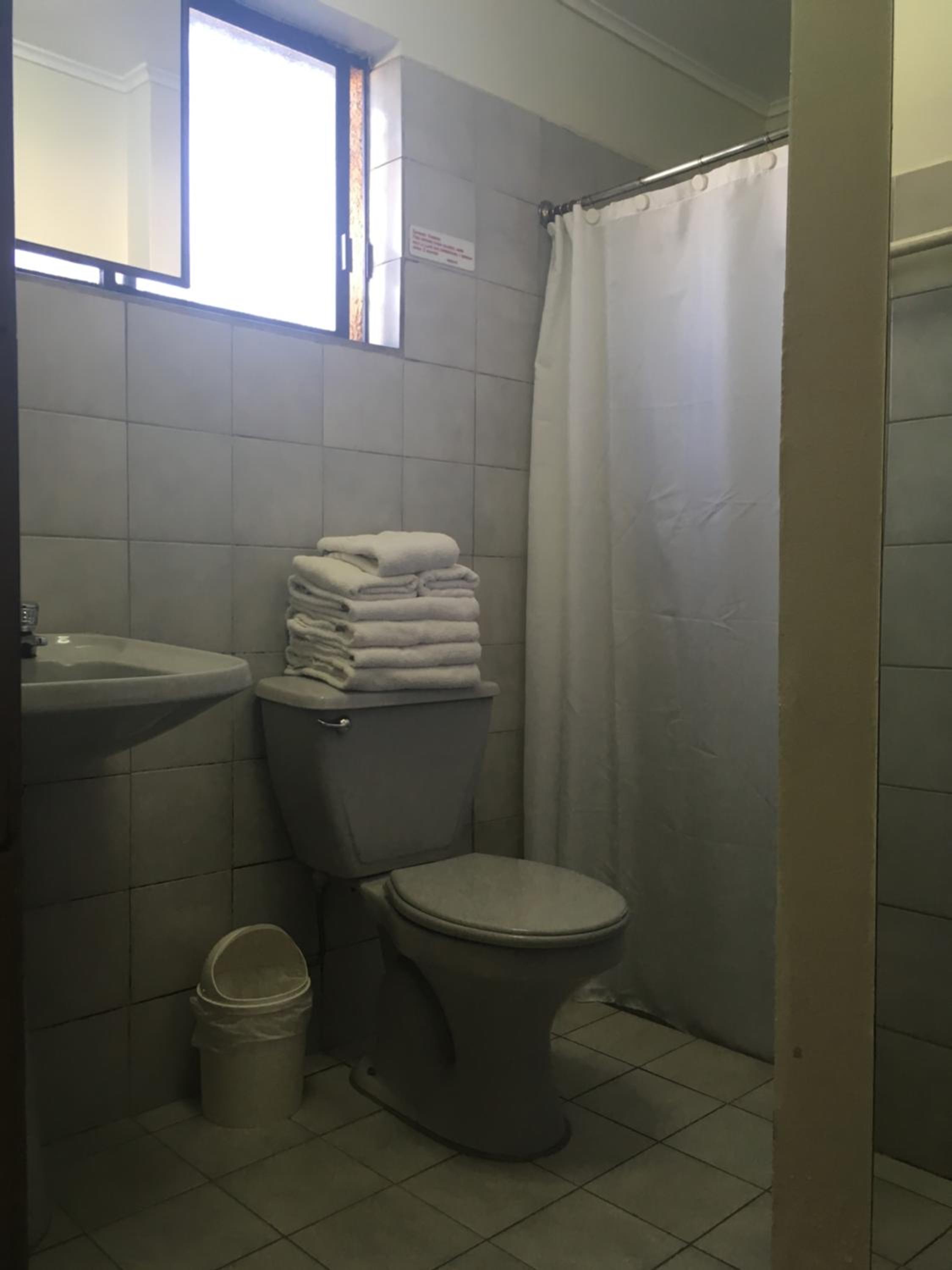 Family Room with Private Bathroom photo 3