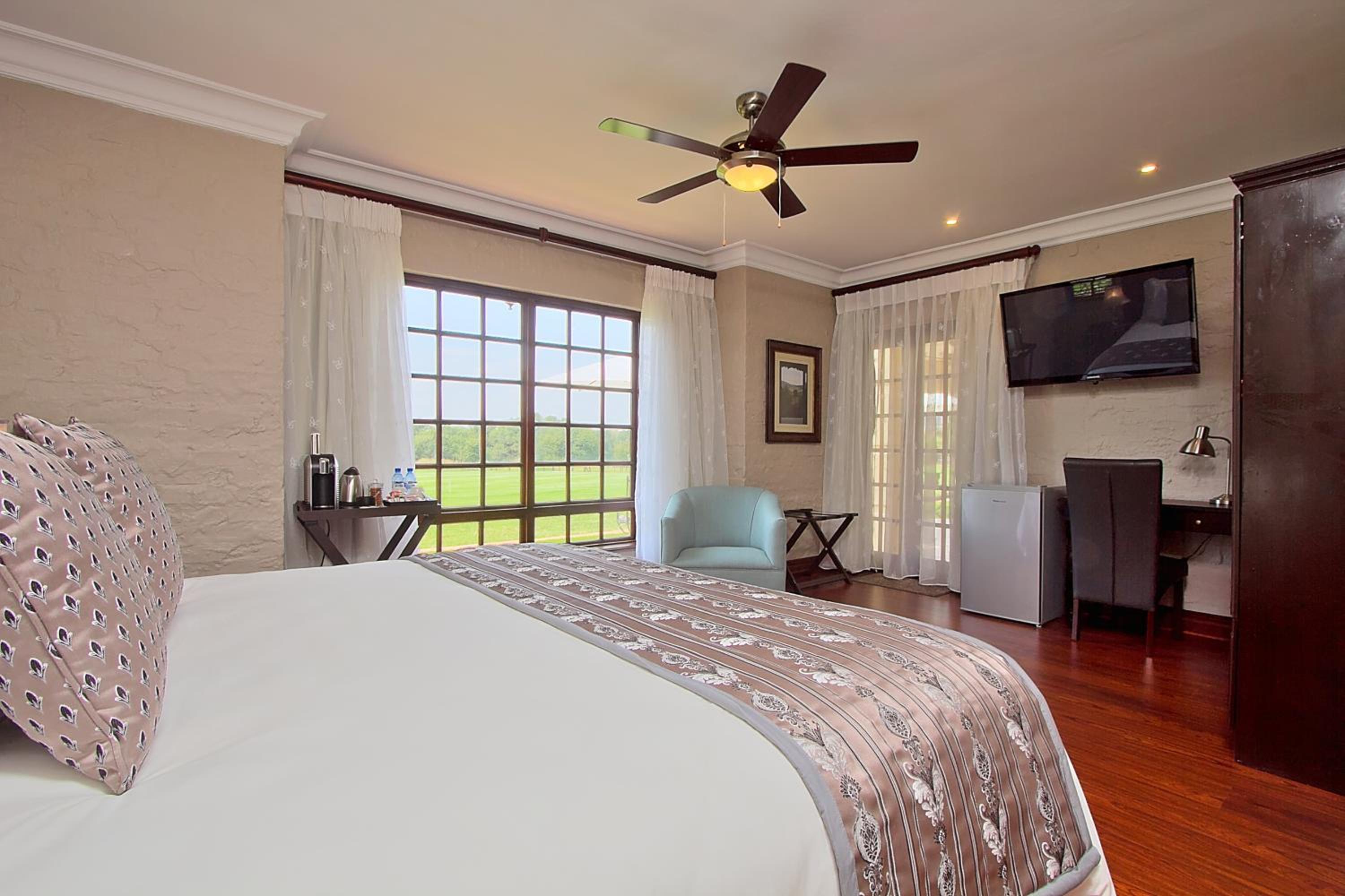 Superior King Room photo 1