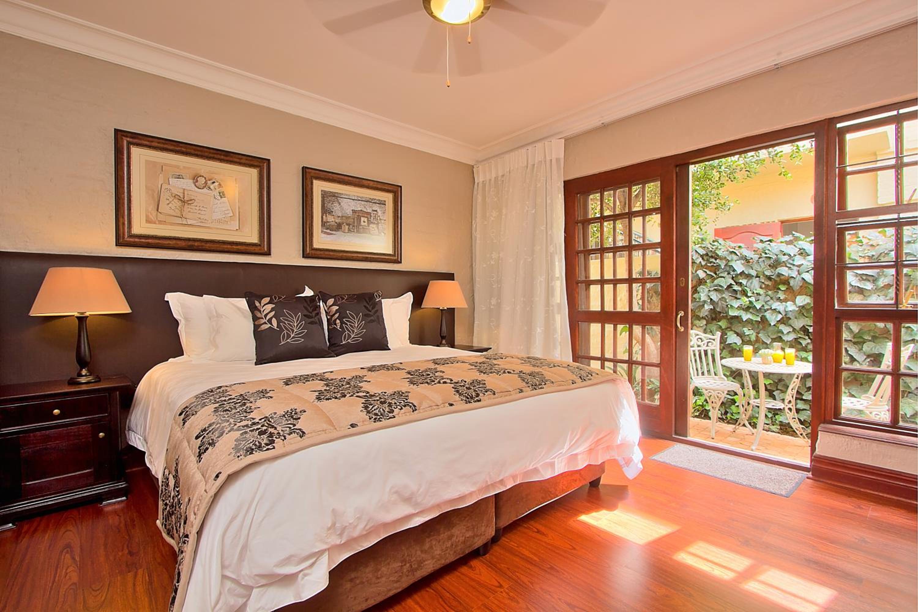 Deluxe King Room photo 1