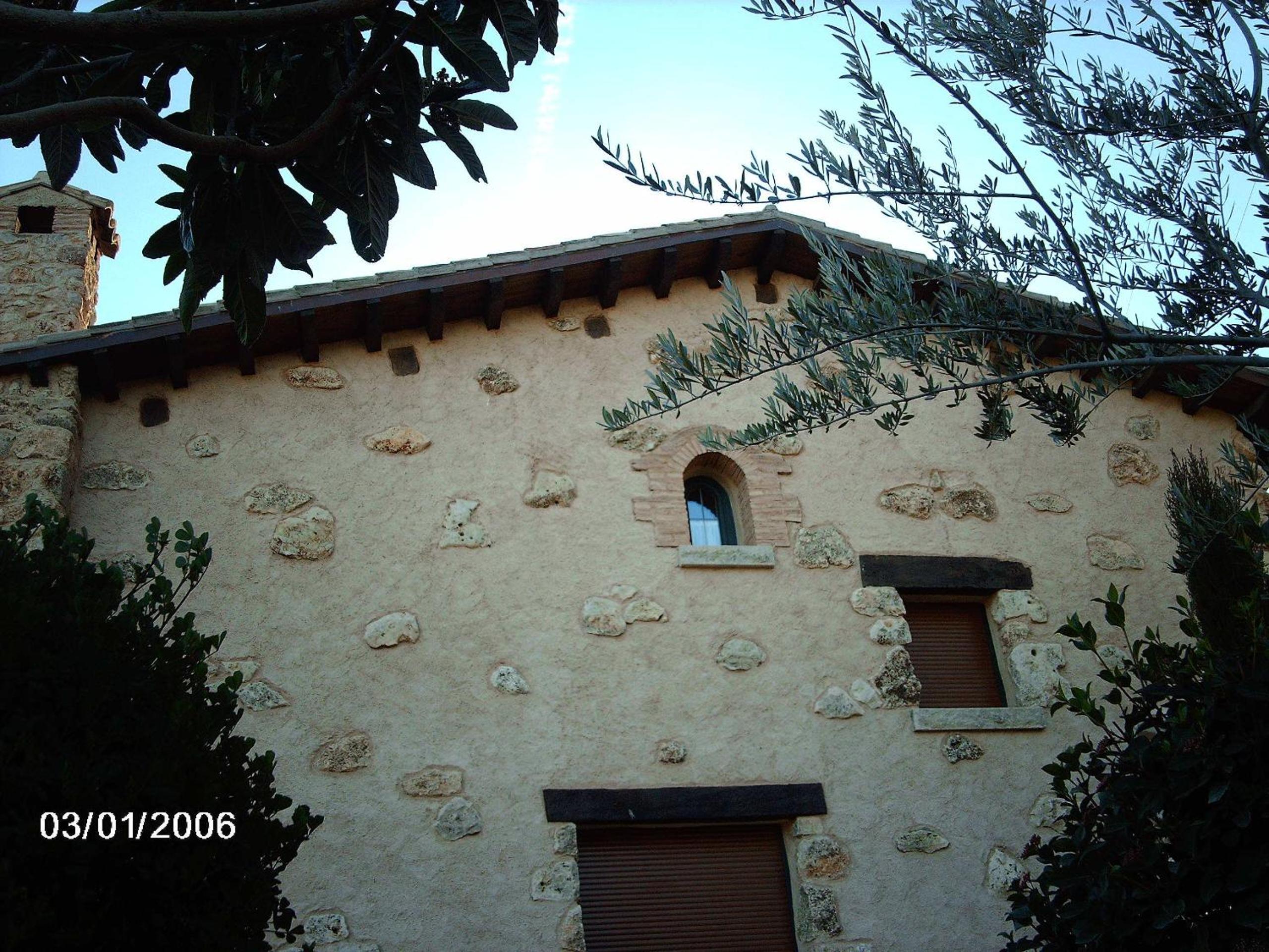 Three-Bedroom House photo 2