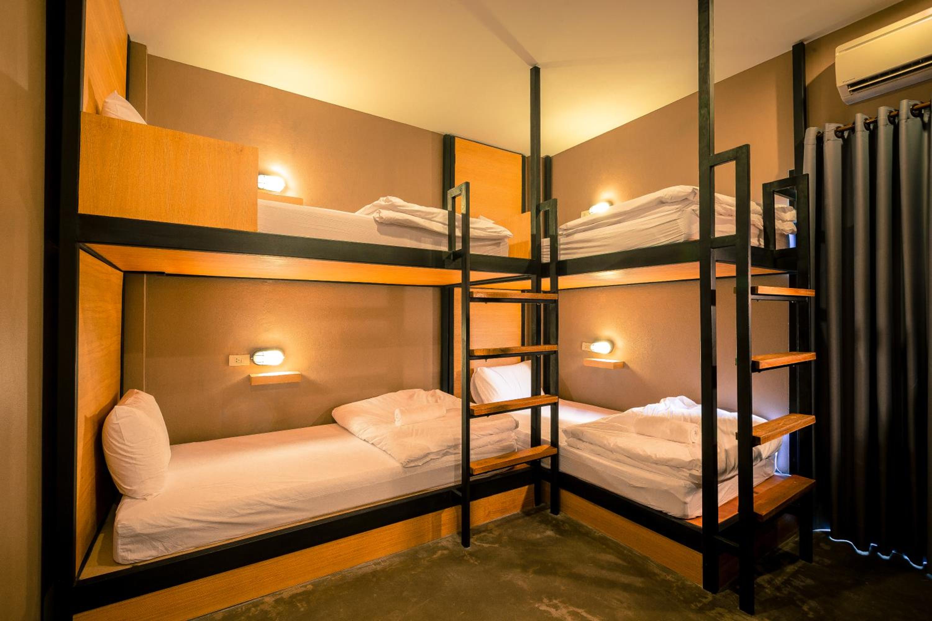 Quadruple Room with Private Bathroom