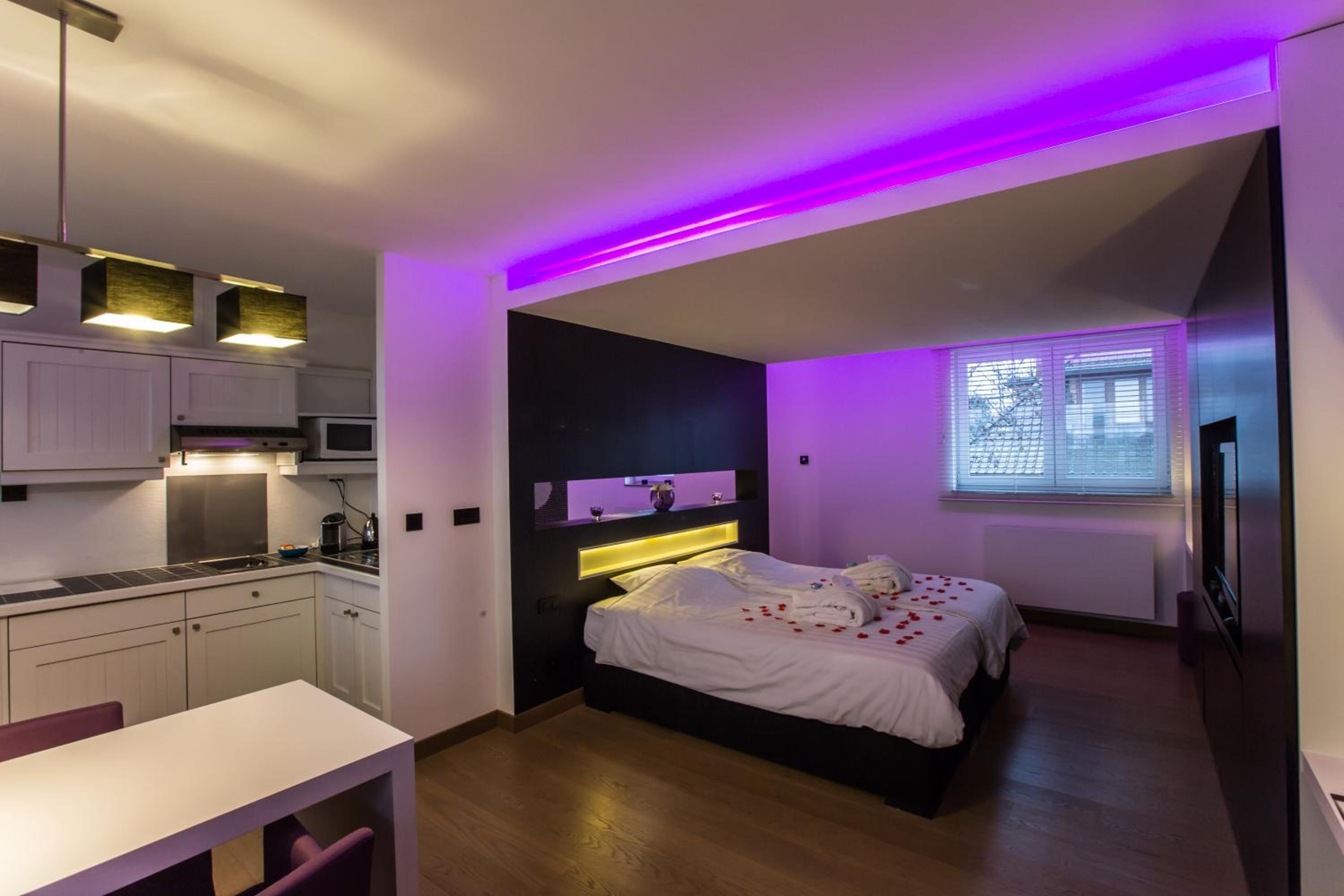 Double Room with Spa Bath photo 2